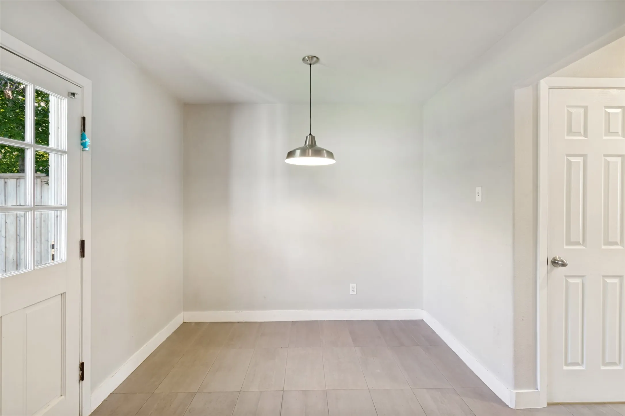 Single Family Residence For Sale in Dallas County , 10932 Dunaway Drive, Dallas, Texas 75228, 4 Bedroom, 2 Bathroom, Garage spaces, 1,495 Sqft, built in 1955, mls#21264994, Real Estate Agent in Dallas, Homes For Sale in Dallas county, Homes For Sale in Dallas, Realtor in Dallas Texas, Real Estate Brokerage Independent Realty Texas, Luminita Cordes Realtor