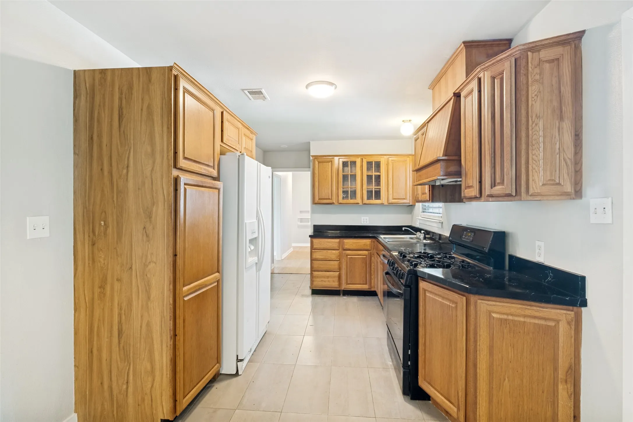 Single Family Residence For Sale in Dallas County , 10932 Dunaway Drive, Dallas, Texas 75228, 4 Bedroom, 2 Bathroom, Garage spaces, 1,495 Sqft, built in 1955, mls#21264994, Real Estate Agent in Dallas, Homes For Sale in Dallas county, Homes For Sale in Dallas, Realtor in Dallas Texas, Real Estate Brokerage Independent Realty Texas, Luminita Cordes Realtor