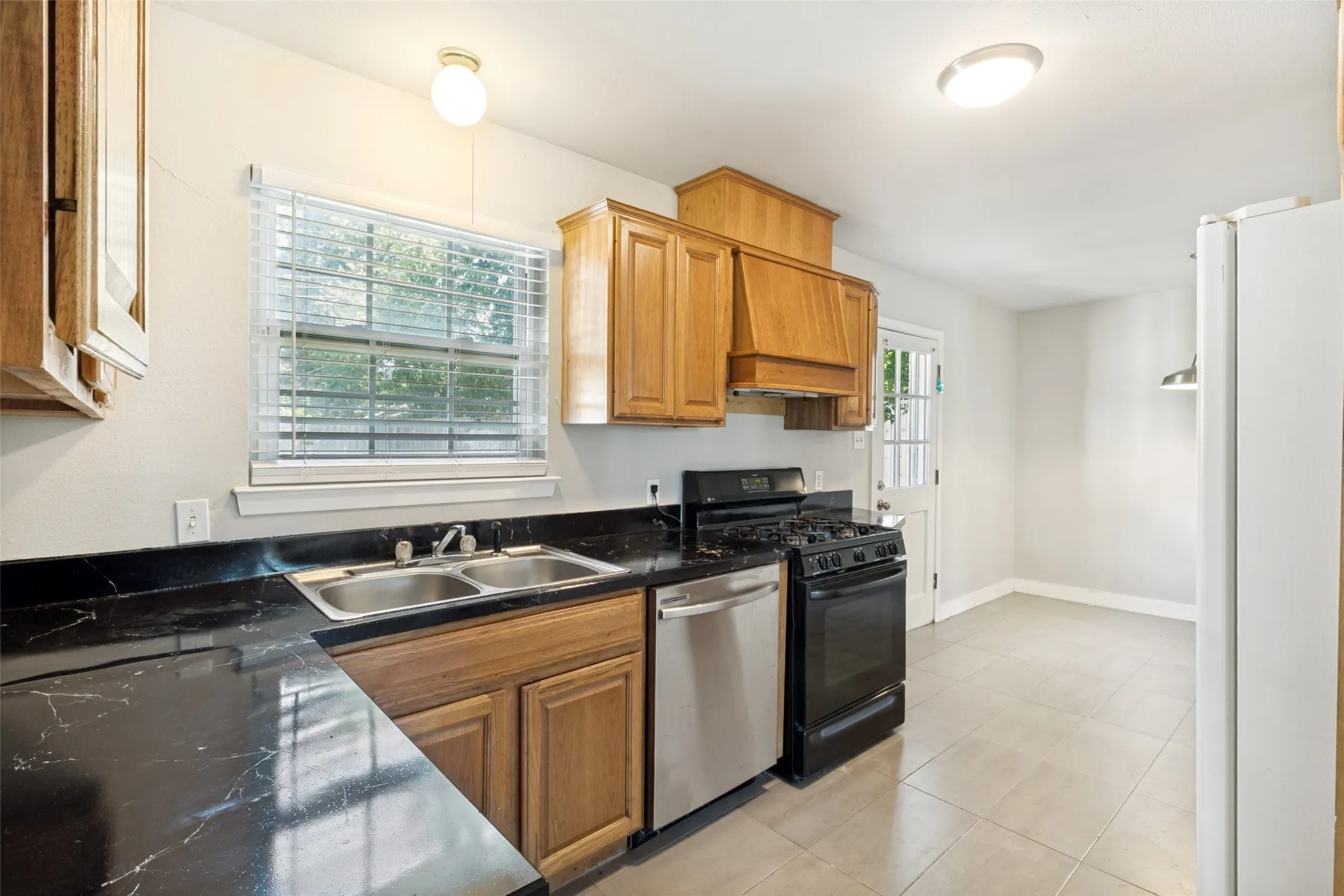 Single Family Residence For Sale in Dallas County , 10932 Dunaway Drive, Dallas, Texas 75228, 4 Bedroom, 2 Bathroom, Garage spaces, 1,495 Sqft, built in 1955, mls#21264994, Real Estate Agent in Dallas, Homes For Sale in Dallas county, Homes For Sale in Dallas, Realtor in Dallas Texas, Real Estate Brokerage Independent Realty Texas, Luminita Cordes Realtor
