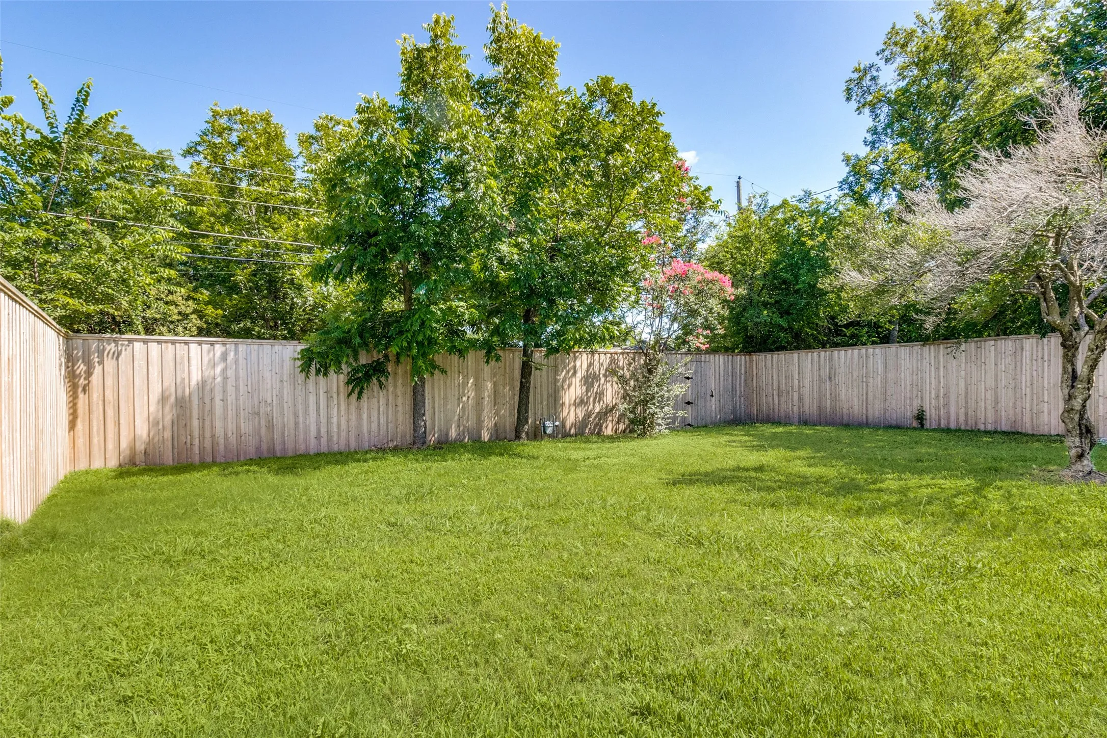 Single Family Residence For Sale in Dallas County , 10932 Dunaway Drive, Dallas, Texas 75228, 4 Bedroom, 2 Bathroom, Garage spaces, 1,495 Sqft, built in 1955, mls#21264994, Real Estate Agent in Dallas, Homes For Sale in Dallas county, Homes For Sale in Dallas, Realtor in Dallas Texas, Real Estate Brokerage Independent Realty Texas, Luminita Cordes Realtor