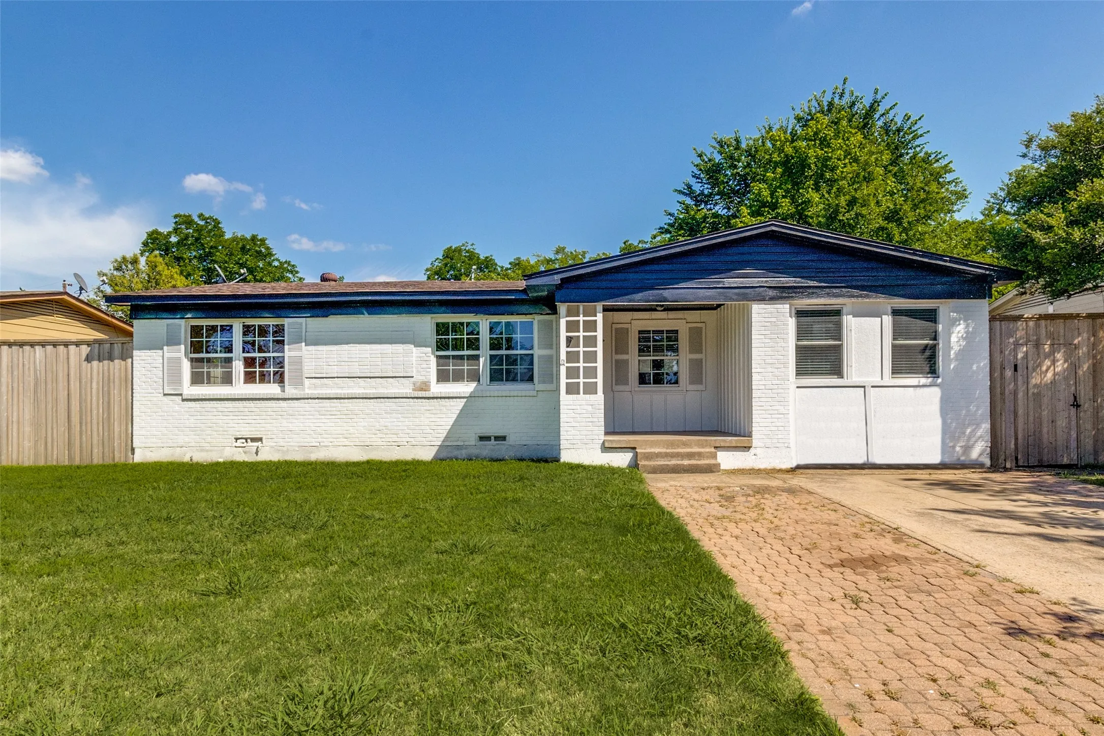 Single Family Residence For Sale in Dallas County , 10932 Dunaway Drive, Dallas, Texas 75228, 4 Bedroom, 2 Bathroom, Garage spaces, 1,495 Sqft, built in 1955, mls#21264994, Real Estate Agent in Dallas, Homes For Sale in Dallas county, Homes For Sale in Dallas, Realtor in Dallas Texas, Real Estate Brokerage Independent Realty Texas, Luminita Cordes Realtor