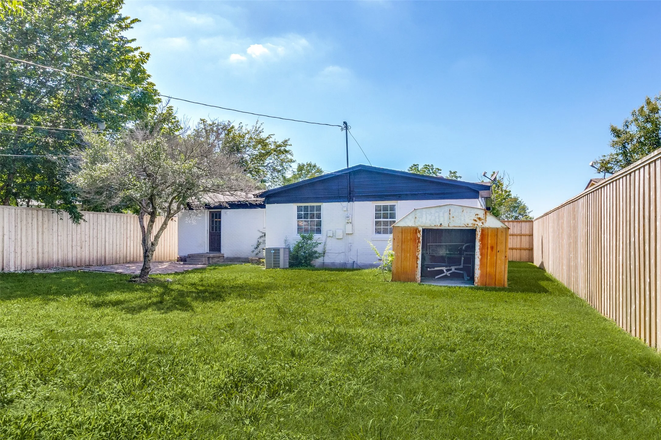 Single Family Residence For Sale in Dallas County , 10932 Dunaway Drive, Dallas, Texas 75228, 4 Bedroom, 2 Bathroom, Garage spaces, 1,495 Sqft, built in 1955, mls#21264994, Real Estate Agent in Dallas, Homes For Sale in Dallas county, Homes For Sale in Dallas, Realtor in Dallas Texas, Real Estate Brokerage Independent Realty Texas, Luminita Cordes Realtor