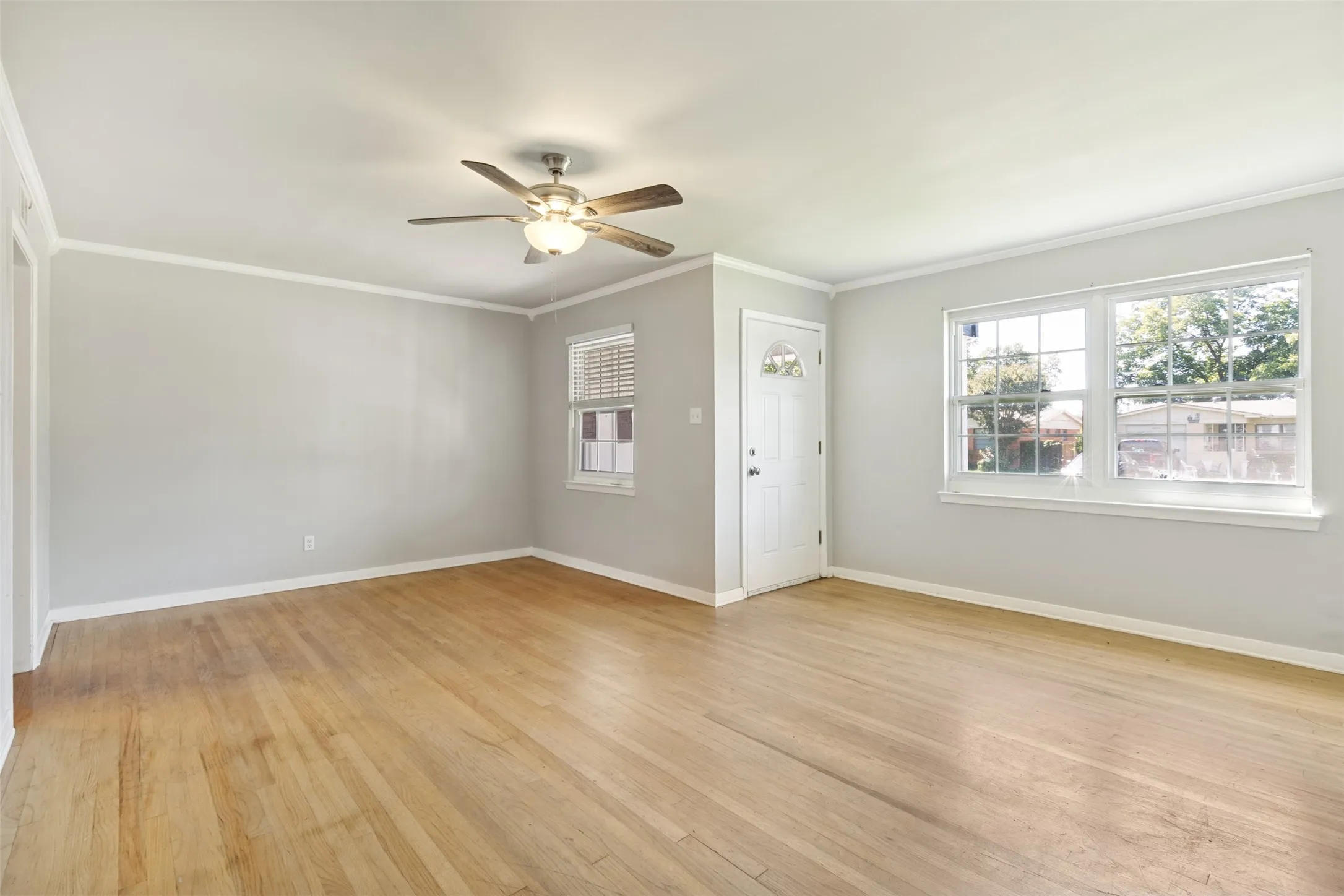 Single Family Residence For Sale in Dallas County , 10932 Dunaway Drive, Dallas, Texas 75228, 4 Bedroom, 2 Bathroom, Garage spaces, 1,495 Sqft, built in 1955, mls#21264994, Real Estate Agent in Dallas, Homes For Sale in Dallas county, Homes For Sale in Dallas, Realtor in Dallas Texas, Real Estate Brokerage Independent Realty Texas, Luminita Cordes Realtor