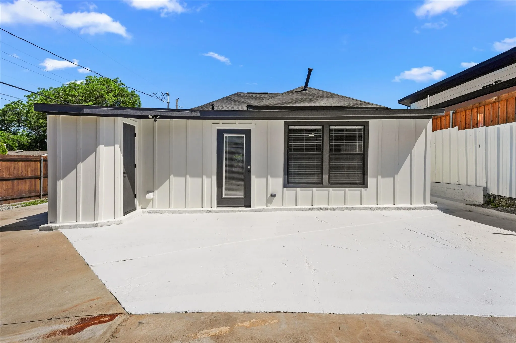 Single Family Residence For Sale in Dallas County , 300 Steinman Avenue, Dallas, Texas 75203, 3 Bedroom, 2 Bathroom, Garage spaces, 1,204 Sqft, built in 1945, mls#21258640, Real Estate Agent in Dallas, Homes For Sale in Dallas county, Homes For Sale in Dallas, Realtor in Dallas Texas, Real Estate Brokerage Independent Realty Texas, Luminita Cordes Realtor