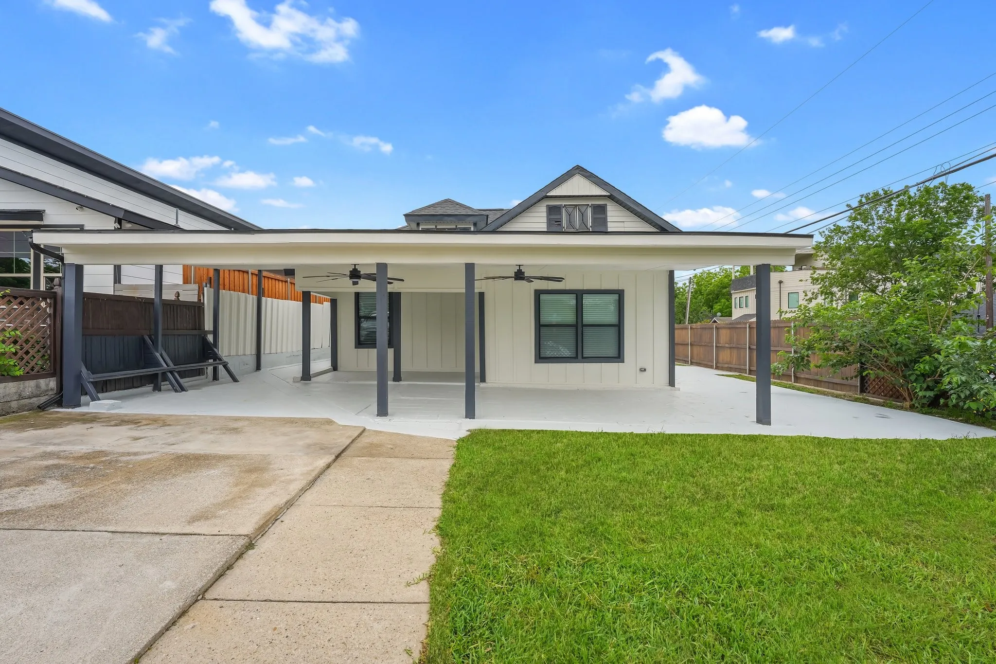 Single Family Residence For Sale in Dallas County , 300 Steinman Avenue, Dallas, Texas 75203, 3 Bedroom, 2 Bathroom, Garage spaces, 1,204 Sqft, built in 1945, mls#21258640, Real Estate Agent in Dallas, Homes For Sale in Dallas county, Homes For Sale in Dallas, Realtor in Dallas Texas, Real Estate Brokerage Independent Realty Texas, Luminita Cordes Realtor