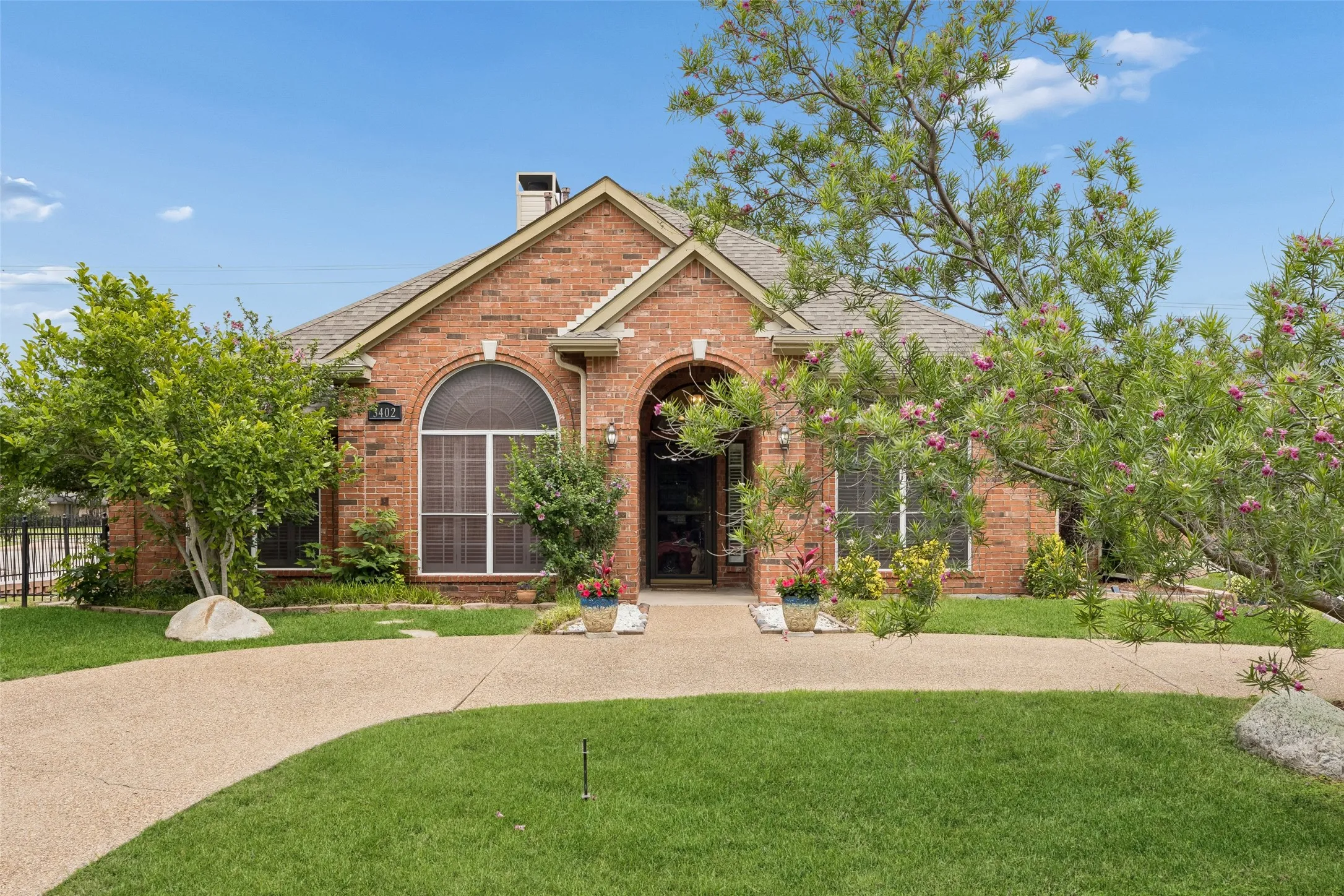 Single Family Residence For Sale in Dallas County , 3402 Juniper Court, Rowlett, Texas 75088, 4 Bedroom, 3 Bathroom, Garage spaces, 2,816 Sqft, built in 1996, mls#21263911, Real Estate Agent in Rowlett, Homes For Sale in Dallas county, Homes For Sale in Rowlett, Realtor in Rowlett Texas, Real Estate Brokerage Independent Realty Texas, Luminita Cordes Realtor