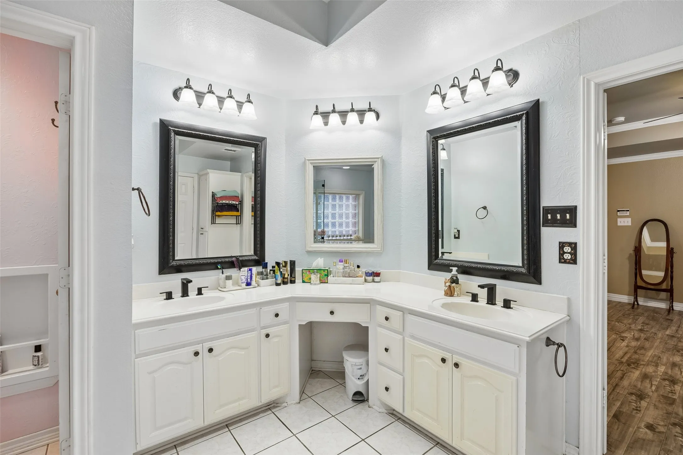 Single Family Residence For Sale in Dallas County , 3402 Juniper Court, Rowlett, Texas 75088, 4 Bedroom, 3 Bathroom, Garage spaces, 2,816 Sqft, built in 1996, mls#21263911, Real Estate Agent in Rowlett, Homes For Sale in Dallas county, Homes For Sale in Rowlett, Realtor in Rowlett Texas, Real Estate Brokerage Independent Realty Texas, Luminita Cordes Realtor