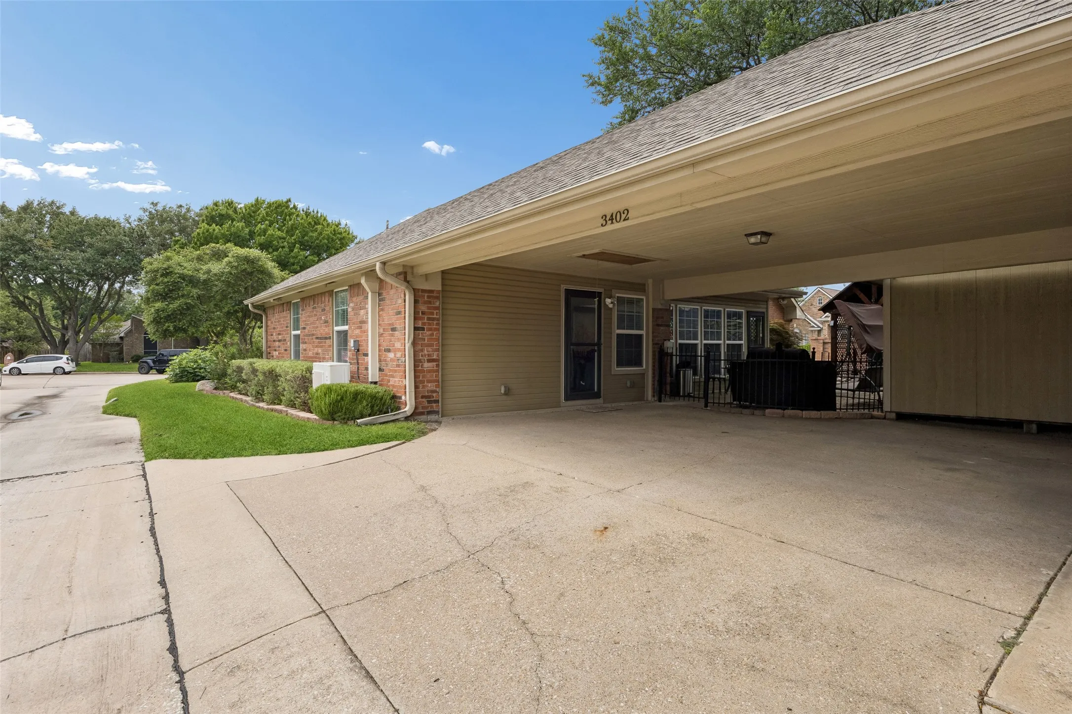 Single Family Residence For Sale in Dallas County , 3402 Juniper Court, Rowlett, Texas 75088, 4 Bedroom, 3 Bathroom, Garage spaces, 2,816 Sqft, built in 1996, mls#21263911, Real Estate Agent in Rowlett, Homes For Sale in Dallas county, Homes For Sale in Rowlett, Realtor in Rowlett Texas, Real Estate Brokerage Independent Realty Texas, Luminita Cordes Realtor