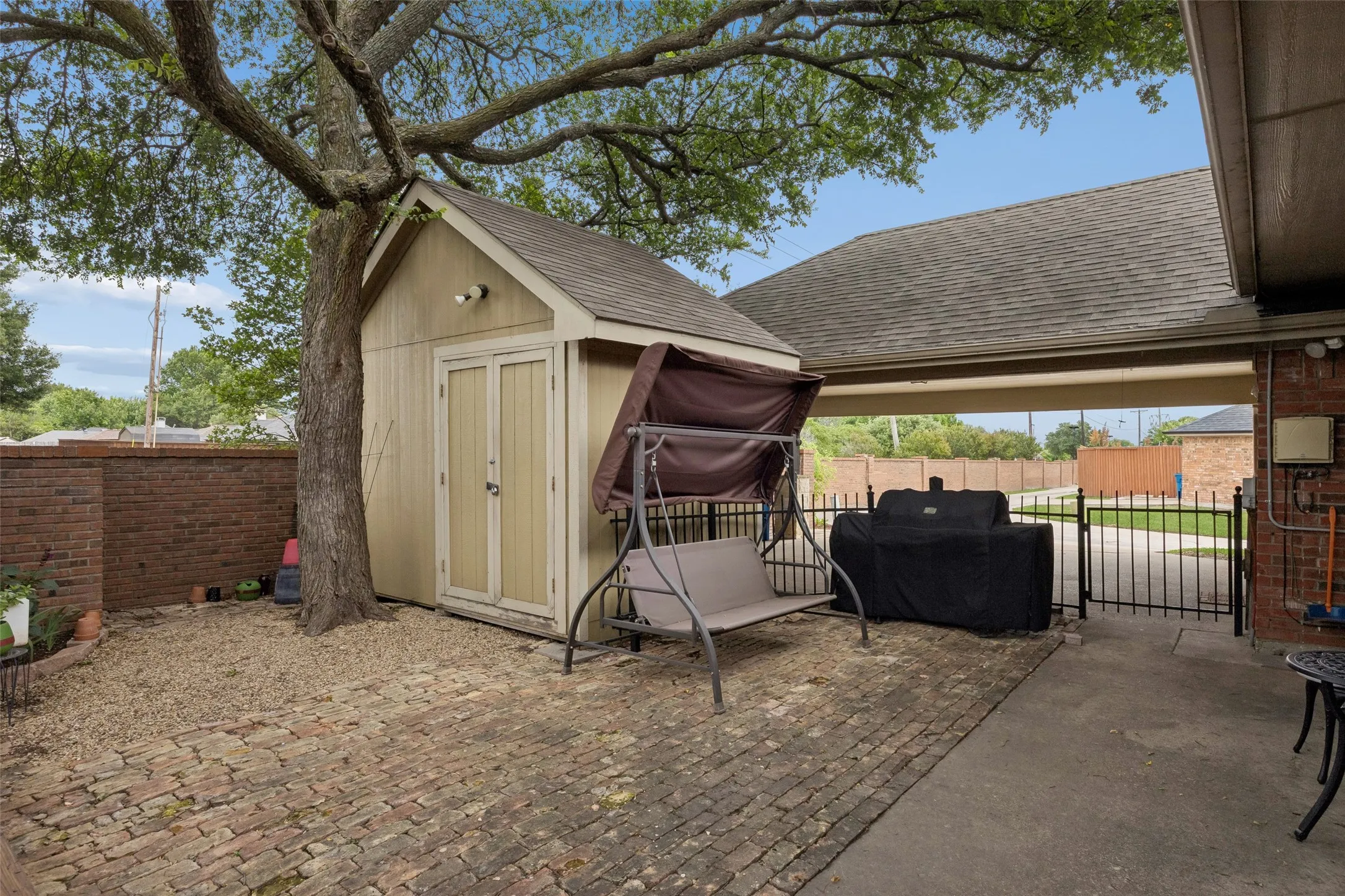 Single Family Residence For Sale in Dallas County , 3402 Juniper Court, Rowlett, Texas 75088, 4 Bedroom, 3 Bathroom, Garage spaces, 2,816 Sqft, built in 1996, mls#21263911, Real Estate Agent in Rowlett, Homes For Sale in Dallas county, Homes For Sale in Rowlett, Realtor in Rowlett Texas, Real Estate Brokerage Independent Realty Texas, Luminita Cordes Realtor