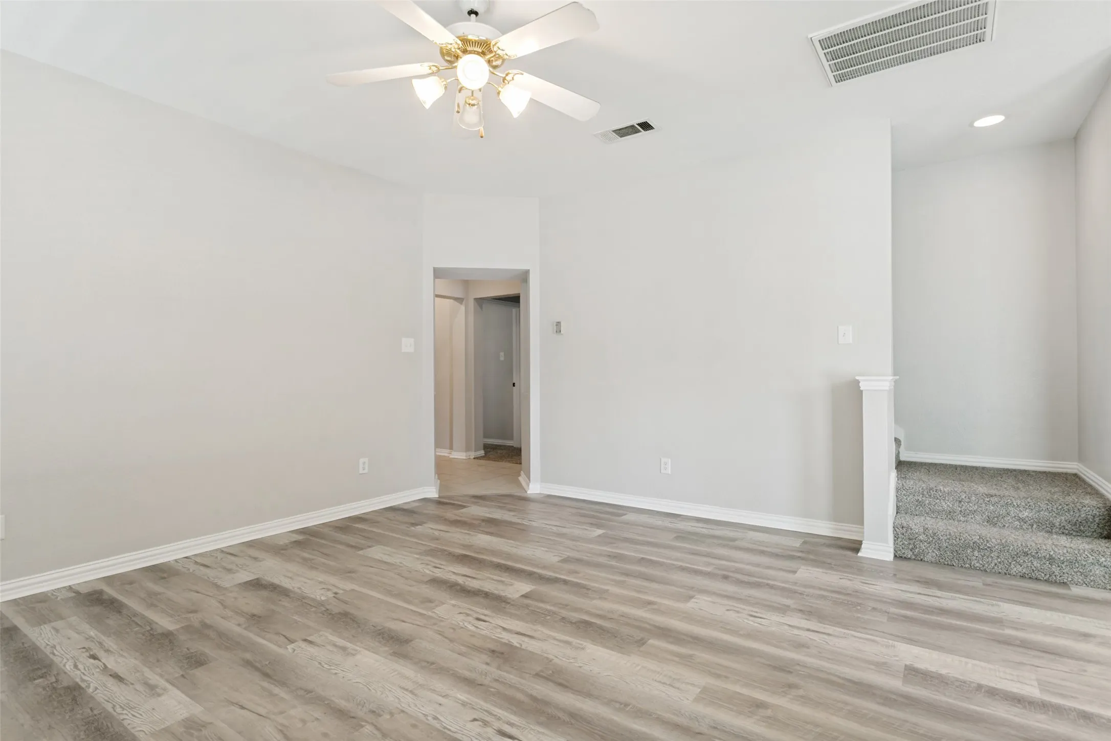 Single Family Residence For Sale in Denton County , 1219 Devonshire Drive, Providence Village, Texas 76227, 4 Bedroom, 3 Bathroom, 2 Garage spaces, 1,549 Sqft, built in 2002, mls#21264763, Real Estate Agent in Providence Village, Homes For Sale in Denton county, Homes For Sale in Providence Village, Realtor in Providence Village Texas, Real Estate Brokerage Independent Realty Texas, Luminita Cordes Realtor