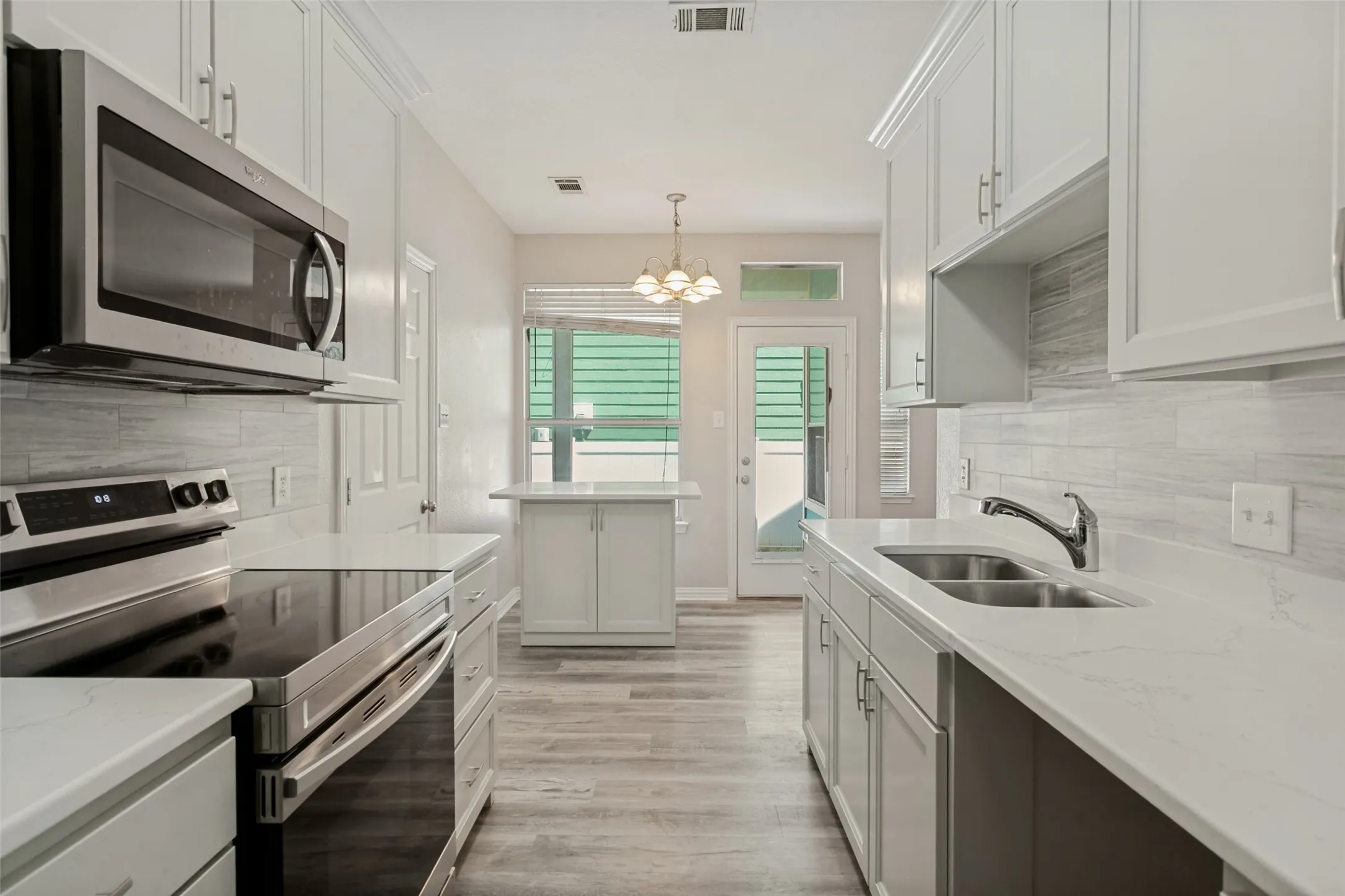 Single Family Residence For Sale in Denton County , 1219 Devonshire Drive, Providence Village, Texas 76227, 4 Bedroom, 3 Bathroom, 2 Garage spaces, 1,549 Sqft, built in 2002, mls#21264763, Real Estate Agent in Providence Village, Homes For Sale in Denton county, Homes For Sale in Providence Village, Realtor in Providence Village Texas, Real Estate Brokerage Independent Realty Texas, Luminita Cordes Realtor