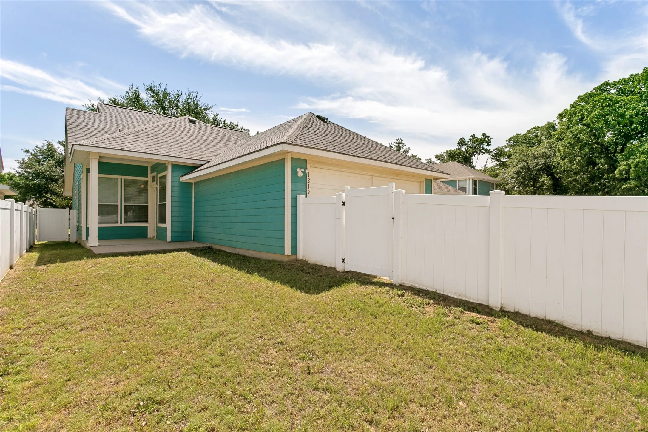 Single Family Residence For Sale in Denton County , 1219 Devonshire Drive, Providence Village, Texas 76227, 4 Bedroom, 3 Bathroom, 2 Garage spaces, 1,549 Sqft, built in 2002, mls#21264763, Real Estate Agent in Providence Village, Homes For Sale in Denton county, Homes For Sale in Providence Village, Realtor in Providence Village Texas, Real Estate Brokerage Independent Realty Texas, Luminita Cordes Realtor