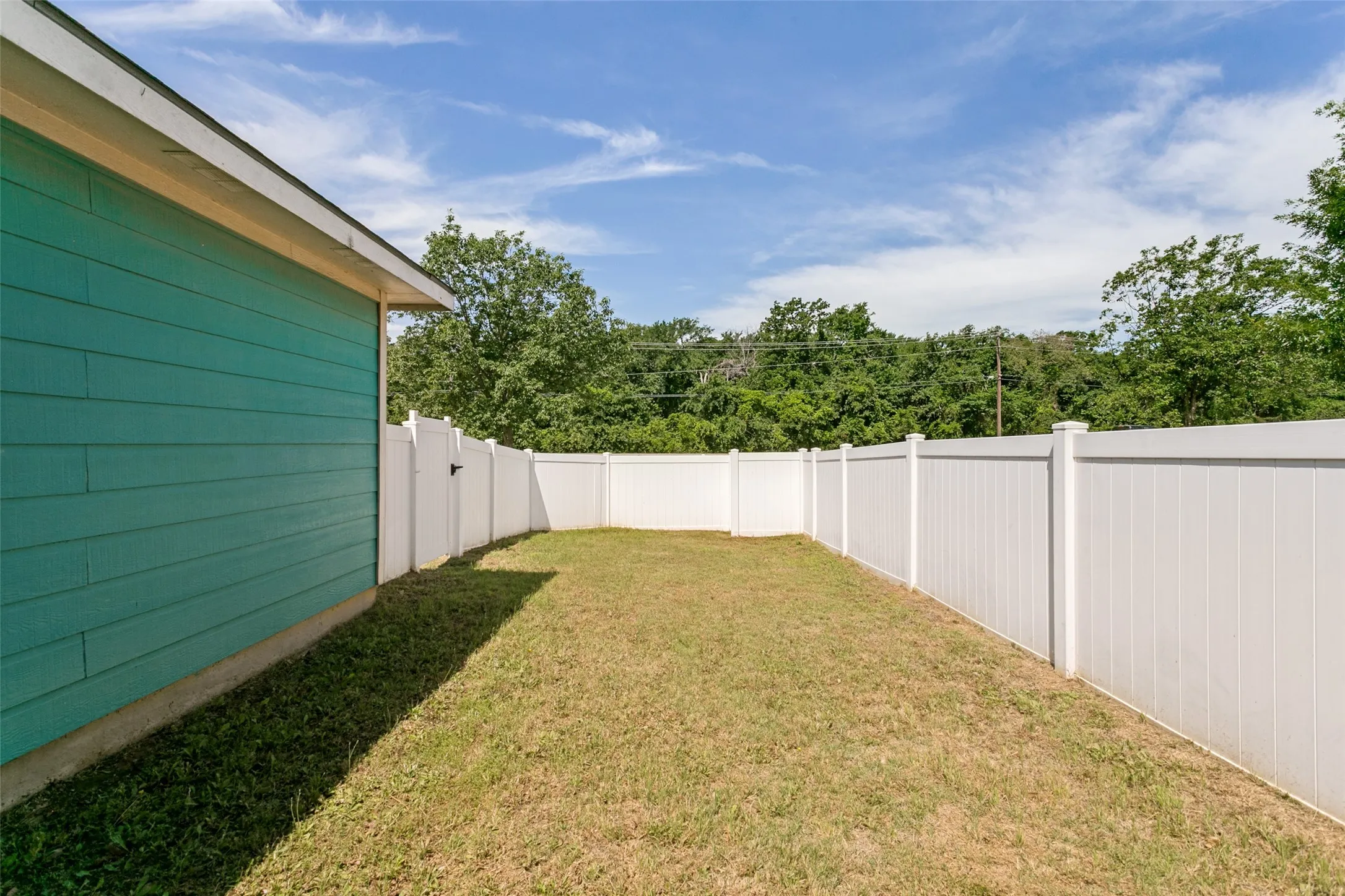 Single Family Residence For Sale in Denton County , 1219 Devonshire Drive, Providence Village, Texas 76227, 4 Bedroom, 3 Bathroom, 2 Garage spaces, 1,549 Sqft, built in 2002, mls#21264763, Real Estate Agent in Providence Village, Homes For Sale in Denton county, Homes For Sale in Providence Village, Realtor in Providence Village Texas, Real Estate Brokerage Independent Realty Texas, Luminita Cordes Realtor
