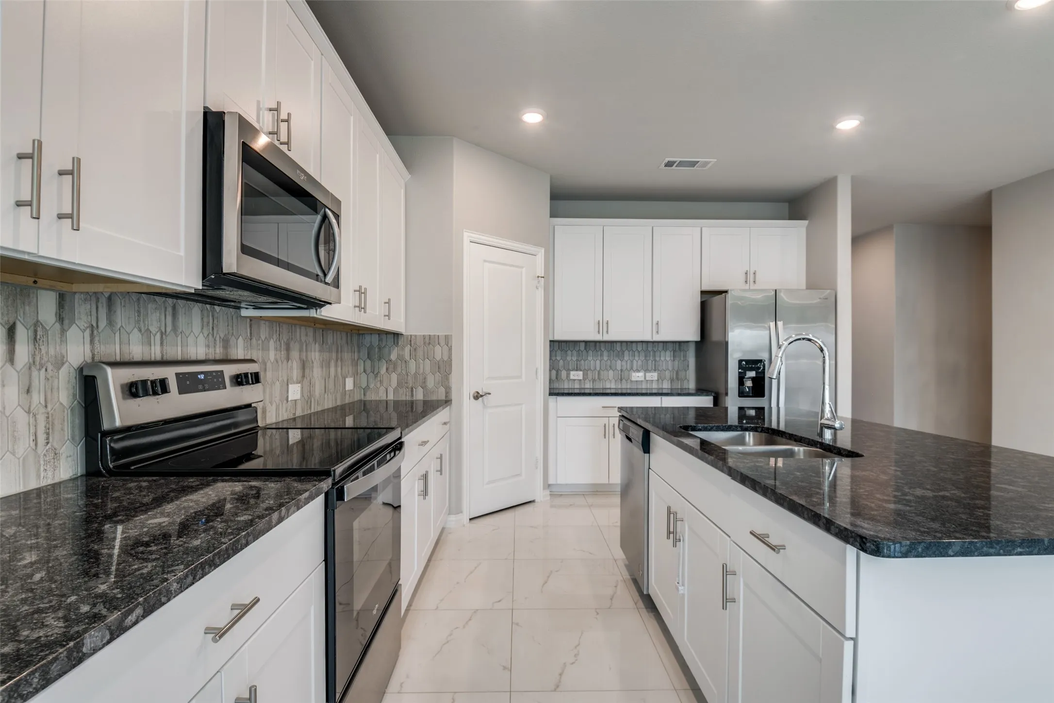Single Family Residence For Sale in Hunt County , 3225 Feller Lane, Royse City, Texas 75189, 5 Bedroom, 3 Bathroom, 2 Garage spaces, 3,017 Sqft, built in 2021, mls#21265027, Real Estate Agent in Royse City, Homes For Sale in Hunt county, Homes For Sale in Royse City, Realtor in Royse City Texas, Real Estate Brokerage Independent Realty Texas, Luminita Cordes Realtor