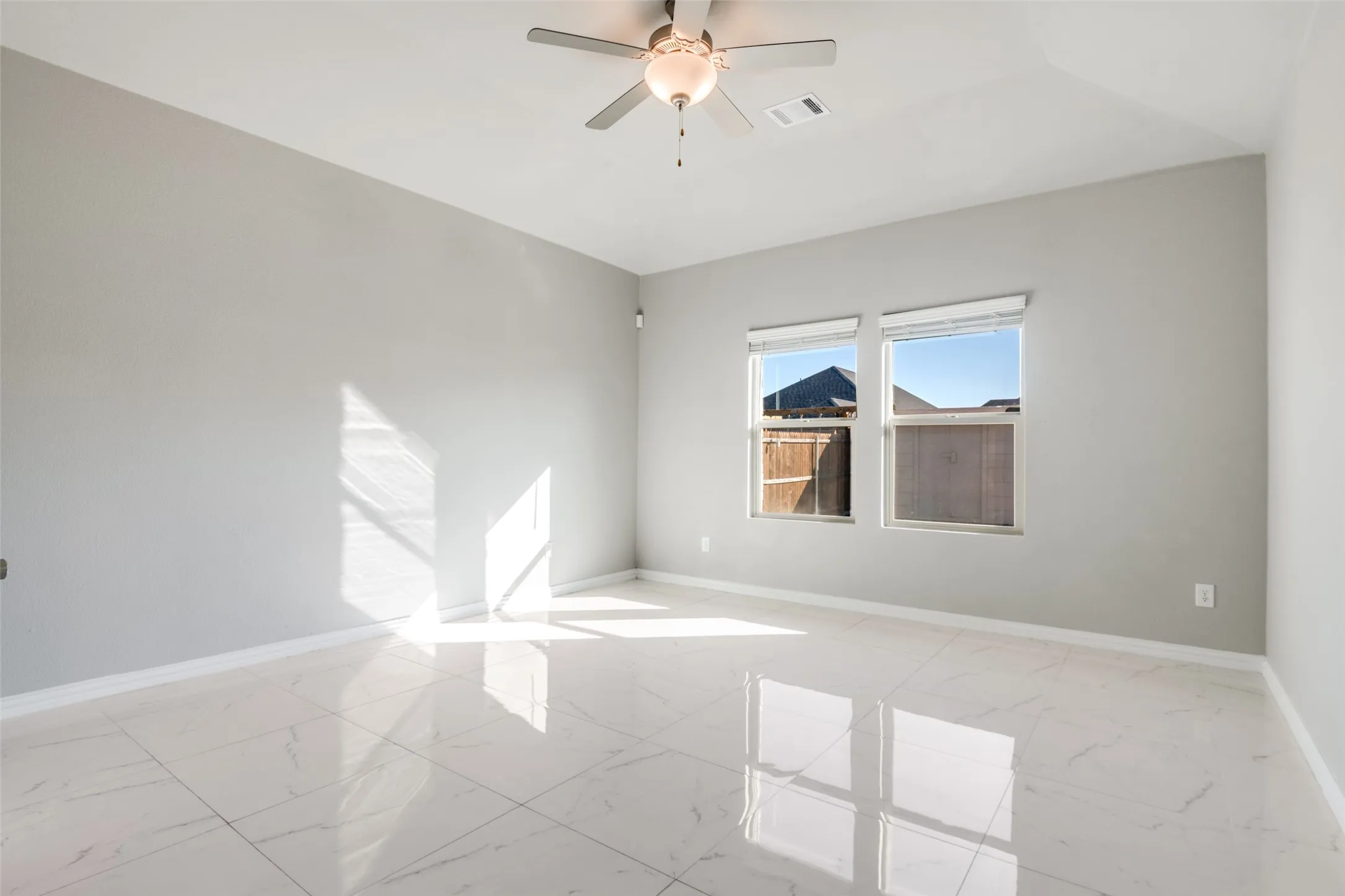 Single Family Residence For Sale in Hunt County , 3225 Feller Lane, Royse City, Texas 75189, 5 Bedroom, 3 Bathroom, 2 Garage spaces, 3,017 Sqft, built in 2021, mls#21265027, Real Estate Agent in Royse City, Homes For Sale in Hunt county, Homes For Sale in Royse City, Realtor in Royse City Texas, Real Estate Brokerage Independent Realty Texas, Luminita Cordes Realtor