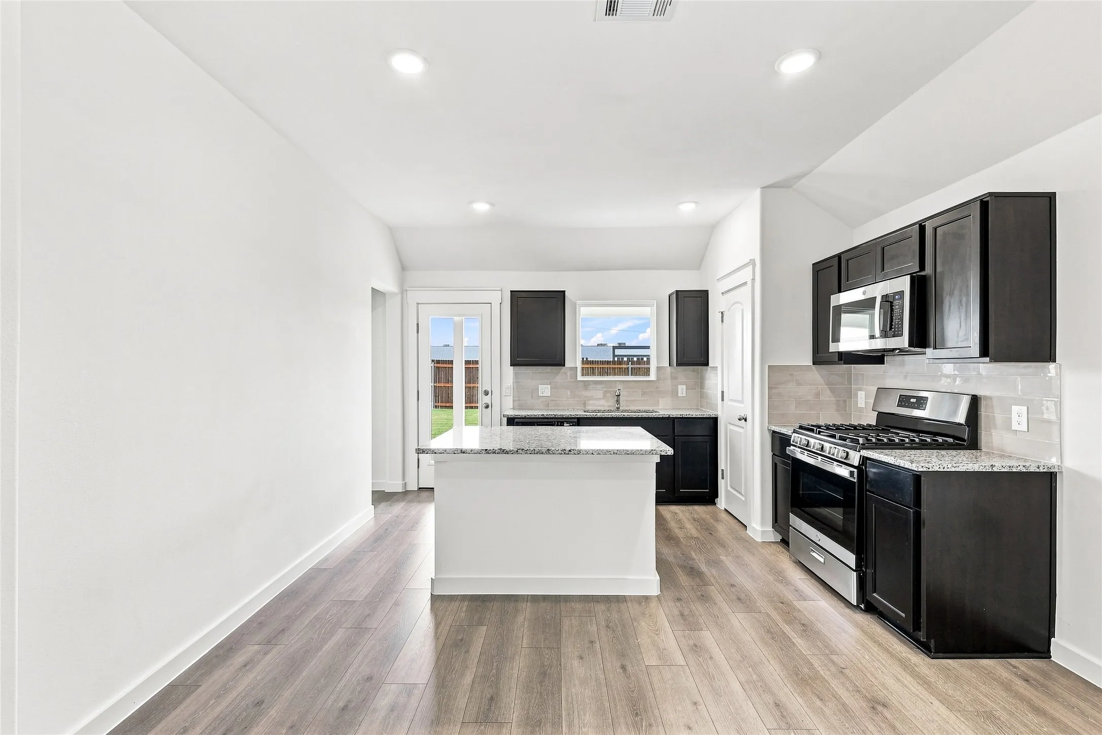 Single Family Residence For Sale in Kaufman County , 1024 Barkers Pond Avenue, Forney, Texas 75126, 3 Bedroom, 2 Bathroom, 2 Garage spaces, 1,518 Sqft, built in 2026, mls#21263984, Real Estate Agent in Forney, Homes For Sale in Kaufman county, Homes For Sale in Forney, Realtor in Forney Texas, Real Estate Brokerage Independent Realty Texas, Luminita Cordes Realtor