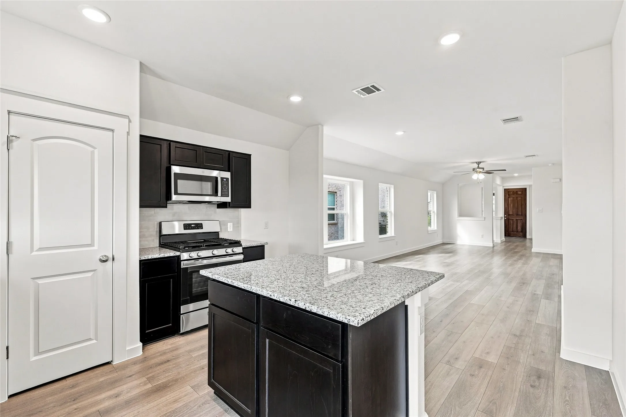 Single Family Residence For Sale in Kaufman County , 1024 Barkers Pond Avenue, Forney, Texas 75126, 3 Bedroom, 2 Bathroom, 2 Garage spaces, 1,518 Sqft, built in 2026, mls#21263984, Real Estate Agent in Forney, Homes For Sale in Kaufman county, Homes For Sale in Forney, Realtor in Forney Texas, Real Estate Brokerage Independent Realty Texas, Luminita Cordes Realtor