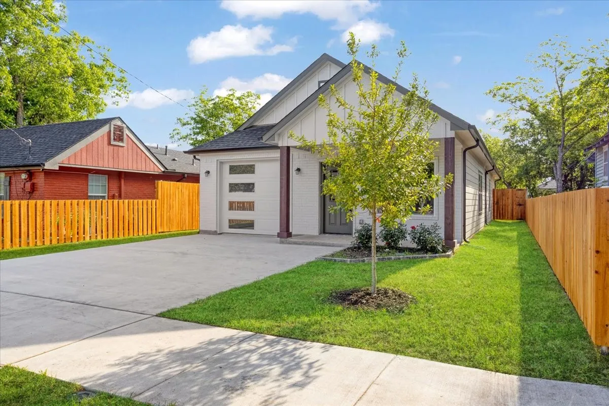 Single Family Residence For Sale in Grayson County , 413 N Colbert Avenue, Sherman, Texas 75090, 3 Bedroom, 2 Bathroom, 1 Garage spaces, 1,323 Sqft, built in 2025, mls#21263293, Real Estate Agent in Sherman, Homes For Sale in Grayson county, Homes For Sale in Sherman, Realtor in Sherman Texas, Real Estate Brokerage Independent Realty Texas, Luminita Cordes Realtor