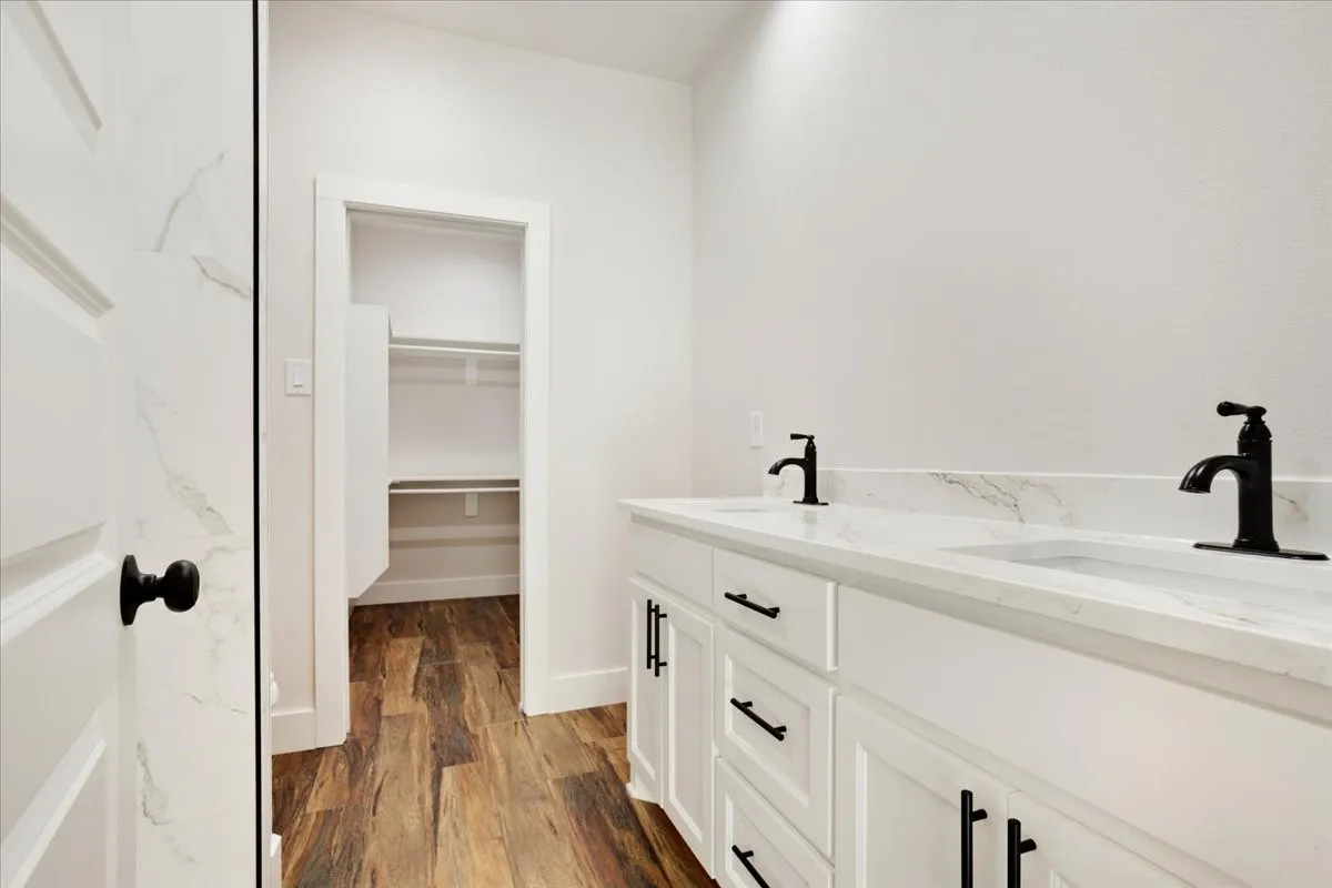 Single Family Residence For Sale in Grayson County , 413 N Colbert Avenue, Sherman, Texas 75090, 3 Bedroom, 2 Bathroom, 1 Garage spaces, 1,323 Sqft, built in 2025, mls#21263293, Real Estate Agent in Sherman, Homes For Sale in Grayson county, Homes For Sale in Sherman, Realtor in Sherman Texas, Real Estate Brokerage Independent Realty Texas, Luminita Cordes Realtor