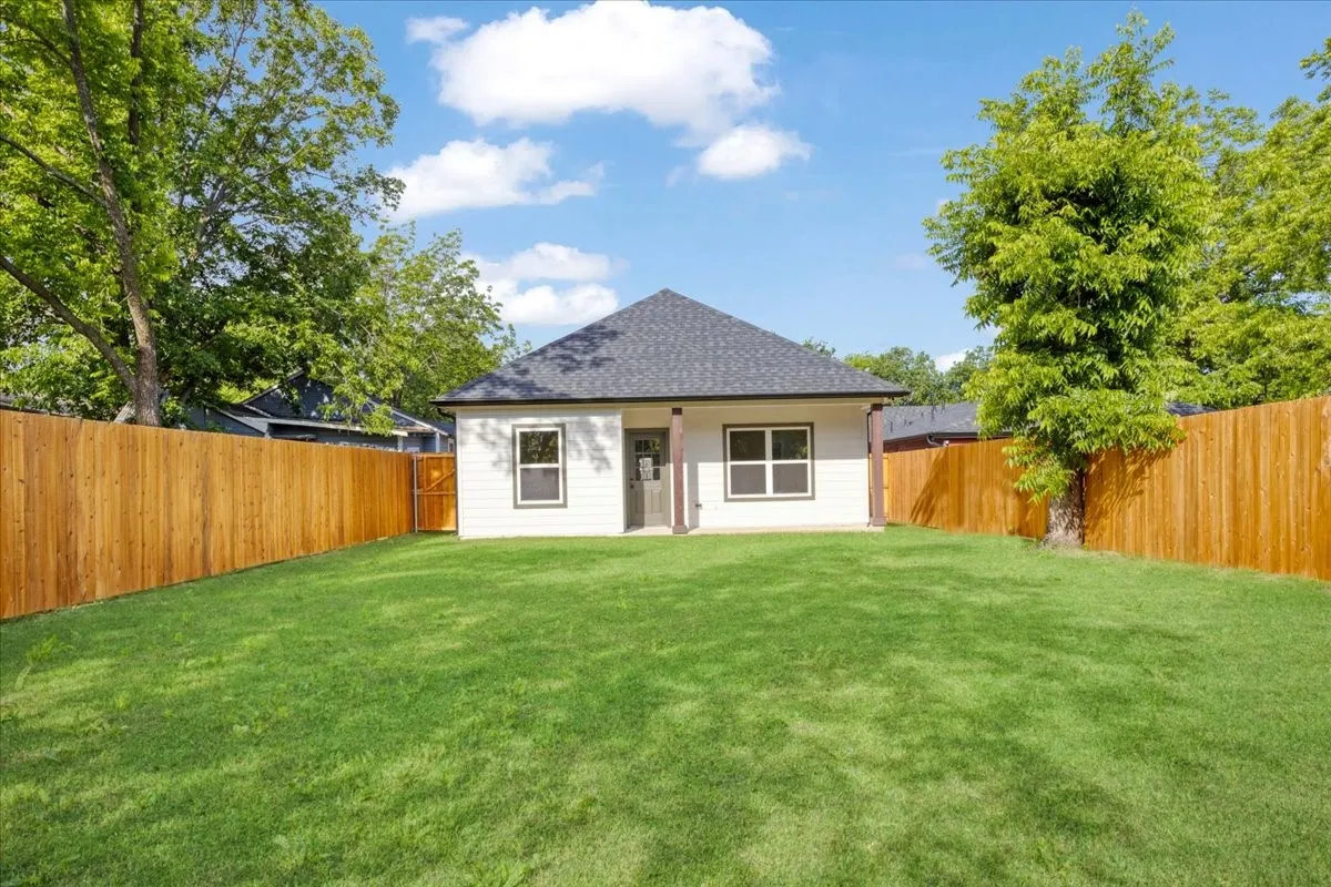 Single Family Residence For Sale in Grayson County , 413 N Colbert Avenue, Sherman, Texas 75090, 3 Bedroom, 2 Bathroom, 1 Garage spaces, 1,323 Sqft, built in 2025, mls#21263293, Real Estate Agent in Sherman, Homes For Sale in Grayson county, Homes For Sale in Sherman, Realtor in Sherman Texas, Real Estate Brokerage Independent Realty Texas, Luminita Cordes Realtor