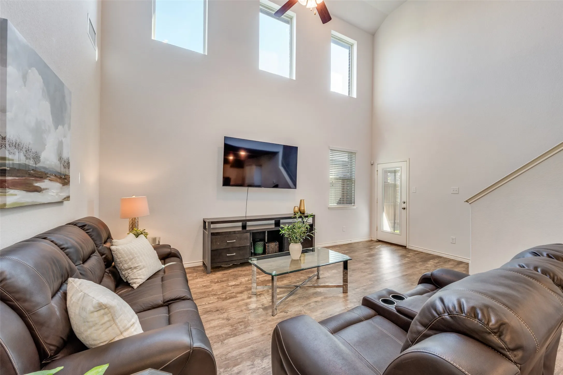 Single Family Residence For Rent in Denton County , 2281 Miramar Drive, Little Elm, Texas 75068, 4 Bedroom, 3 Bathroom, 2 Garage spaces, 2,246 Sqft, built in 2018, mls#21264704, Real Estate Agent in Little Elm, Homes For Rent in Denton county, Homes For Rent in Little Elm, Realtor in Little Elm Texas, Real Estate Brokerage Independent Realty Texas, Luminita Cordes Realtor