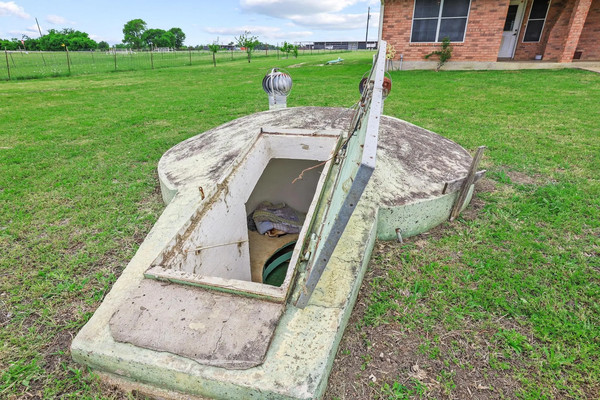Single Family Residence For Sale in Fannin County , 1217 County Road 4705, Leonard, Texas 75452, 3 Bedroom, 2 Bathroom, Garage spaces, 2,370 Sqft, built in 1995, mls#21261189, Real Estate Agent in Leonard, Homes For Sale in Fannin county, Homes For Sale in Leonard, Realtor in Leonard Texas, Real Estate Brokerage Independent Realty Texas, Luminita Cordes Realtor