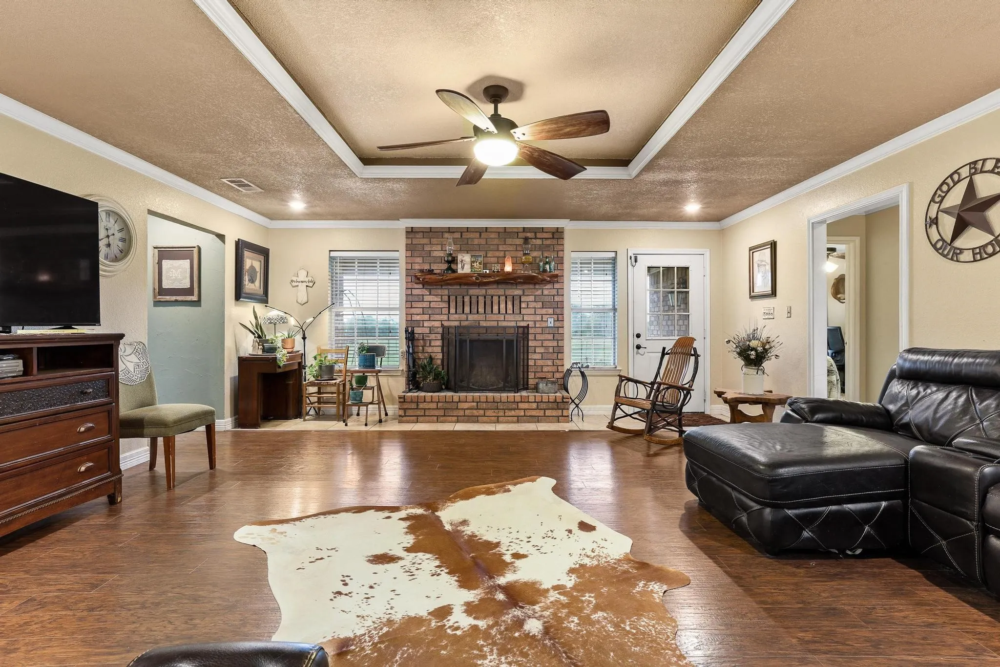 Single Family Residence For Sale in Fannin County , 1217 County Road 4705, Leonard, Texas 75452, 3 Bedroom, 2 Bathroom, Garage spaces, 2,370 Sqft, built in 1995, mls#21261189, Real Estate Agent in Leonard, Homes For Sale in Fannin county, Homes For Sale in Leonard, Realtor in Leonard Texas, Real Estate Brokerage Independent Realty Texas, Luminita Cordes Realtor