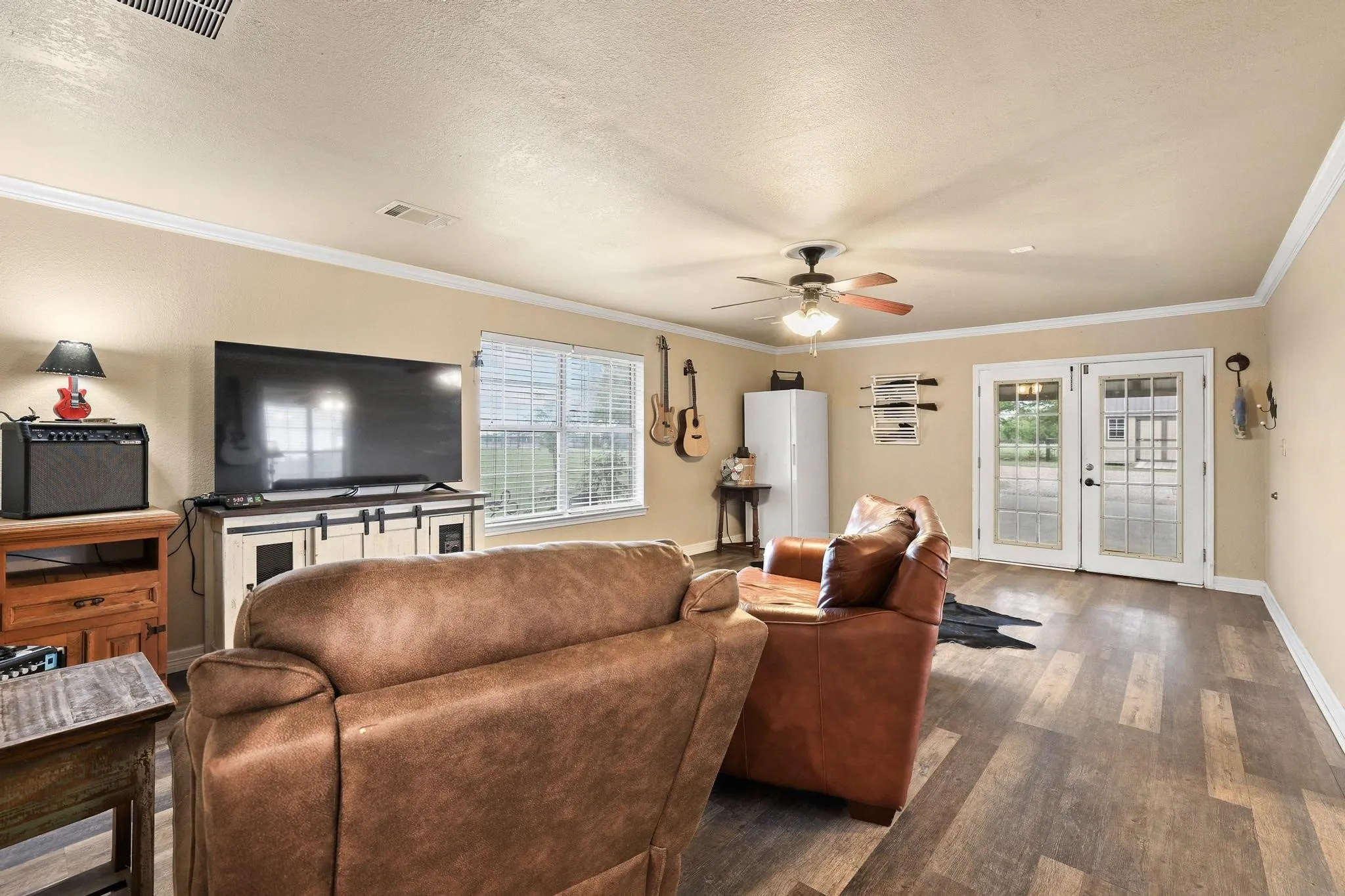 Single Family Residence For Sale in Fannin County , 1217 County Road 4705, Leonard, Texas 75452, 3 Bedroom, 2 Bathroom, Garage spaces, 2,370 Sqft, built in 1995, mls#21261189, Real Estate Agent in Leonard, Homes For Sale in Fannin county, Homes For Sale in Leonard, Realtor in Leonard Texas, Real Estate Brokerage Independent Realty Texas, Luminita Cordes Realtor