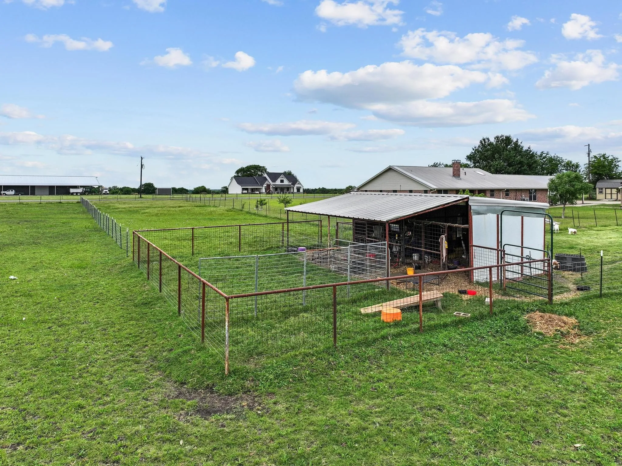 Single Family Residence For Sale in Fannin County , 1217 County Road 4705, Leonard, Texas 75452, 3 Bedroom, 2 Bathroom, Garage spaces, 2,370 Sqft, built in 1995, mls#21261189, Real Estate Agent in Leonard, Homes For Sale in Fannin county, Homes For Sale in Leonard, Realtor in Leonard Texas, Real Estate Brokerage Independent Realty Texas, Luminita Cordes Realtor