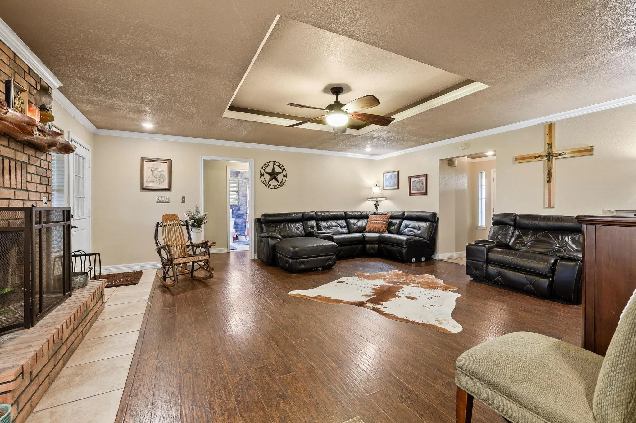 Single Family Residence For Sale in Fannin County , 1217 County Road 4705, Leonard, Texas 75452, 3 Bedroom, 2 Bathroom, Garage spaces, 2,370 Sqft, built in 1995, mls#21261189, Real Estate Agent in Leonard, Homes For Sale in Fannin county, Homes For Sale in Leonard, Realtor in Leonard Texas, Real Estate Brokerage Independent Realty Texas, Luminita Cordes Realtor