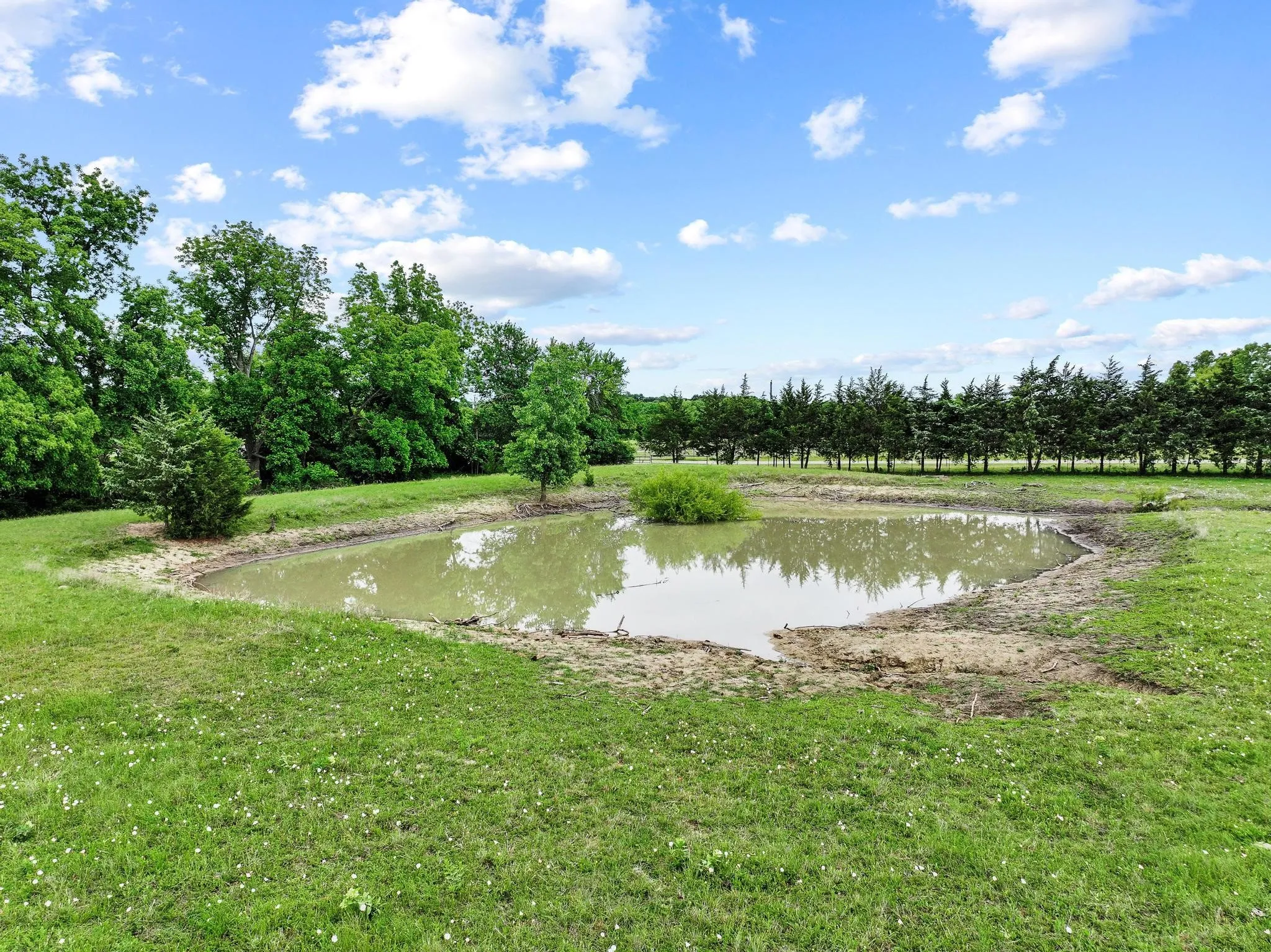 Single Family Residence For Sale in Fannin County , 1217 County Road 4705, Leonard, Texas 75452, 3 Bedroom, 2 Bathroom, Garage spaces, 2,370 Sqft, built in 1995, mls#21261189, Real Estate Agent in Leonard, Homes For Sale in Fannin county, Homes For Sale in Leonard, Realtor in Leonard Texas, Real Estate Brokerage Independent Realty Texas, Luminita Cordes Realtor
