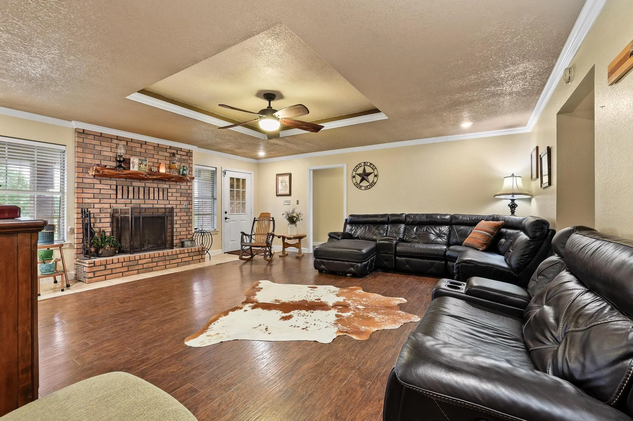 Single Family Residence For Sale in Fannin County , 1217 County Road 4705, Leonard, Texas 75452, 3 Bedroom, 2 Bathroom, Garage spaces, 2,370 Sqft, built in 1995, mls#21261189, Real Estate Agent in Leonard, Homes For Sale in Fannin county, Homes For Sale in Leonard, Realtor in Leonard Texas, Real Estate Brokerage Independent Realty Texas, Luminita Cordes Realtor