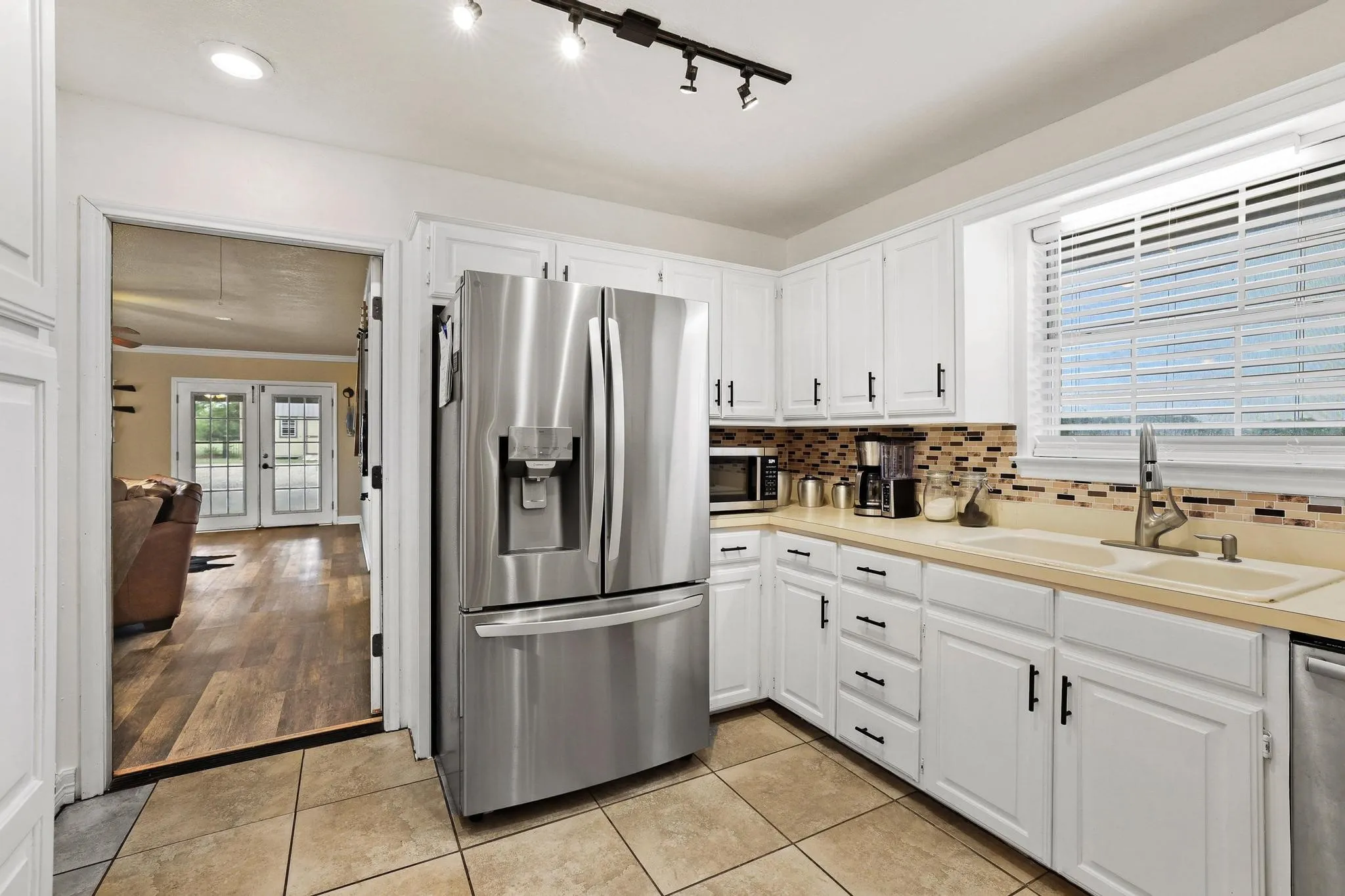 Single Family Residence For Sale in Fannin County , 1217 County Road 4705, Leonard, Texas 75452, 3 Bedroom, 2 Bathroom, Garage spaces, 2,370 Sqft, built in 1995, mls#21261189, Real Estate Agent in Leonard, Homes For Sale in Fannin county, Homes For Sale in Leonard, Realtor in Leonard Texas, Real Estate Brokerage Independent Realty Texas, Luminita Cordes Realtor