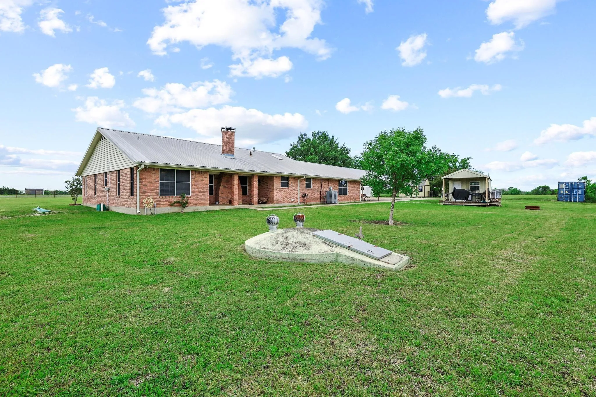 Single Family Residence For Sale in Fannin County , 1217 County Road 4705, Leonard, Texas 75452, 3 Bedroom, 2 Bathroom, Garage spaces, 2,370 Sqft, built in 1995, mls#21261189, Real Estate Agent in Leonard, Homes For Sale in Fannin county, Homes For Sale in Leonard, Realtor in Leonard Texas, Real Estate Brokerage Independent Realty Texas, Luminita Cordes Realtor