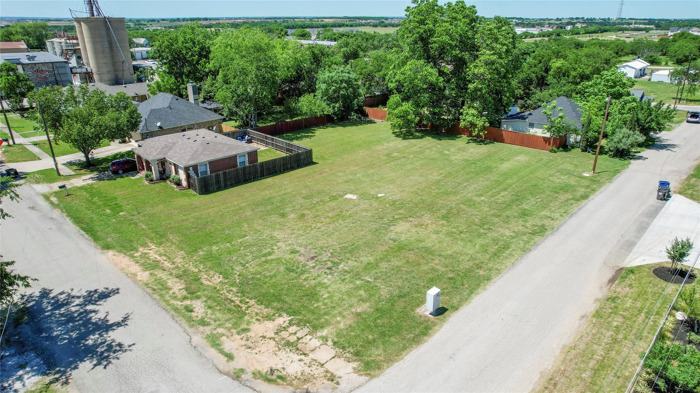 Unimproved Land For Sale in Collin County , 312 E Beech Street, Celina, Texas 75009, 0, 0, Garage spaces, 0 Sqft, built in 0, Price $475,000, mls#21263569, Real Estate Agent in Celina, Homes For Sale in Collin county, Homes For Sale in Celina, Realtor in Celina Texas, Real Estate Brokerage Independent Realty Texas, Luminita Cordes Realtor