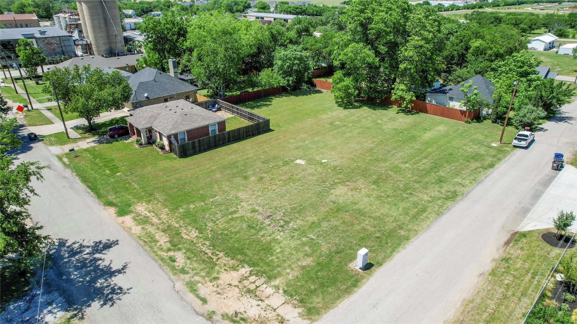 Unimproved Land For Sale in Collin County , 312 E Beech Street, Celina, Texas 75009, 0, 0, Garage spaces, 0 Sqft, built in 0, Price $475,000, mls#21263569, Real Estate Agent in Celina, Homes For Sale in Collin county, Homes For Sale in Celina, Realtor in Celina Texas, Real Estate Brokerage Independent Realty Texas, Luminita Cordes Realtor