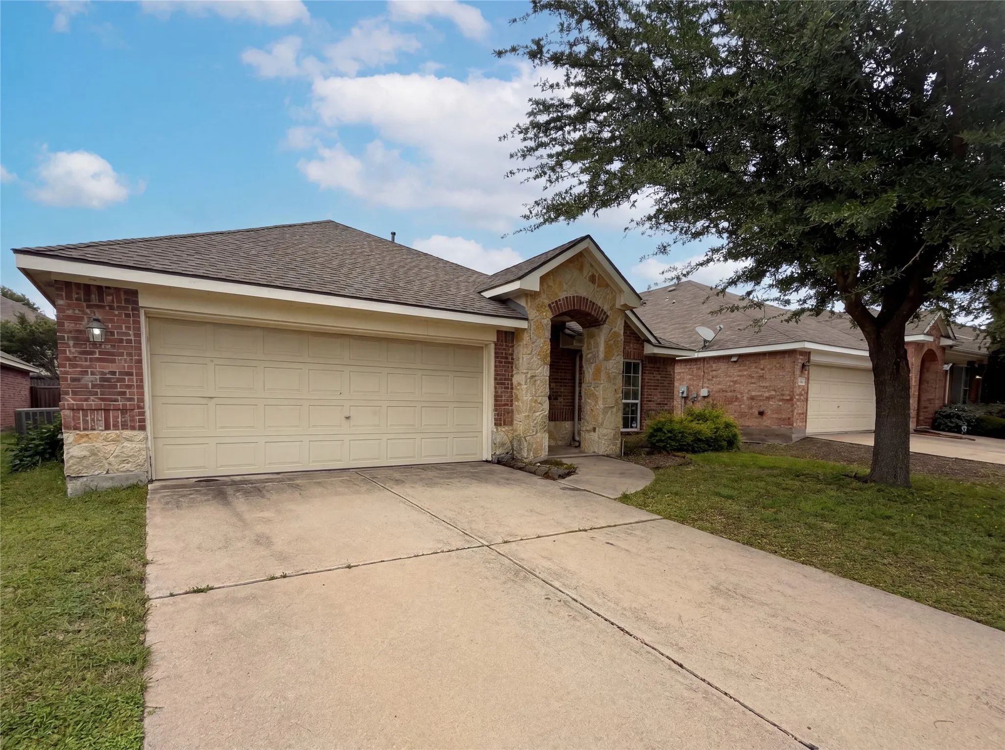Single Family Residence For Sale in Denton County , 1605 Nighthawk Drive, Little Elm, Texas 75068, 3 Bedroom, 2 Bathroom, 2 Garage spaces, 1,979 Sqft, built in 2008, mls#21265049, Real Estate Agent in Little Elm, Homes For Sale in Denton county, Homes For Sale in Little Elm, Realtor in Little Elm Texas, Real Estate Brokerage Independent Realty Texas, Luminita Cordes Realtor