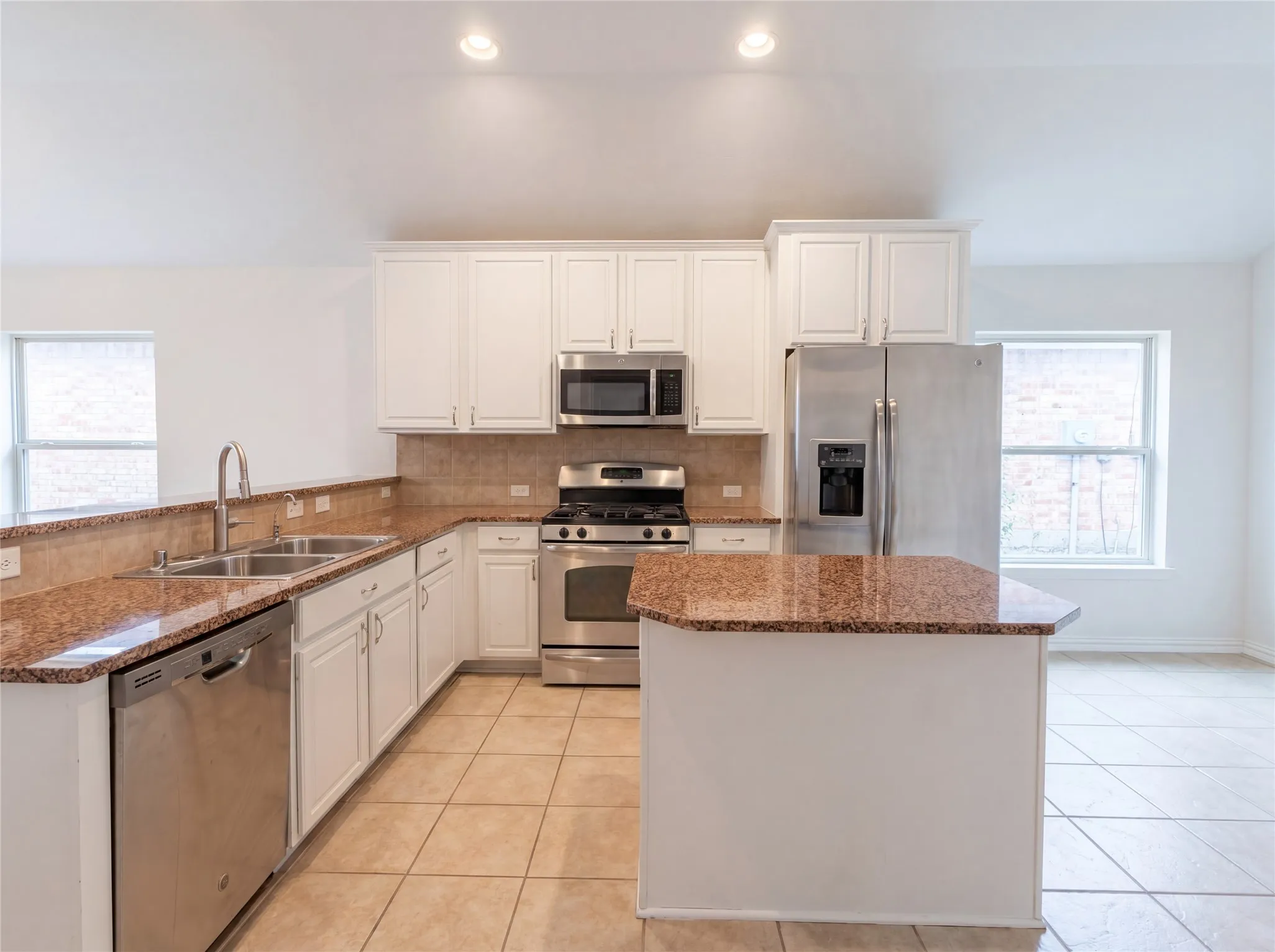 Single Family Residence For Sale in Denton County , 1605 Nighthawk Drive, Little Elm, Texas 75068, 3 Bedroom, 2 Bathroom, 2 Garage spaces, 1,979 Sqft, built in 2008, mls#21265049, Real Estate Agent in Little Elm, Homes For Sale in Denton county, Homes For Sale in Little Elm, Realtor in Little Elm Texas, Real Estate Brokerage Independent Realty Texas, Luminita Cordes Realtor