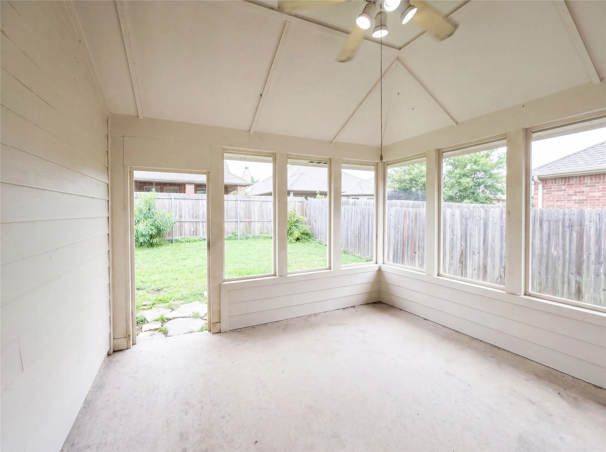 Single Family Residence For Sale in Denton County , 1605 Nighthawk Drive, Little Elm, Texas 75068, 3 Bedroom, 2 Bathroom, 2 Garage spaces, 1,979 Sqft, built in 2008, mls#21265049, Real Estate Agent in Little Elm, Homes For Sale in Denton county, Homes For Sale in Little Elm, Realtor in Little Elm Texas, Real Estate Brokerage Independent Realty Texas, Luminita Cordes Realtor