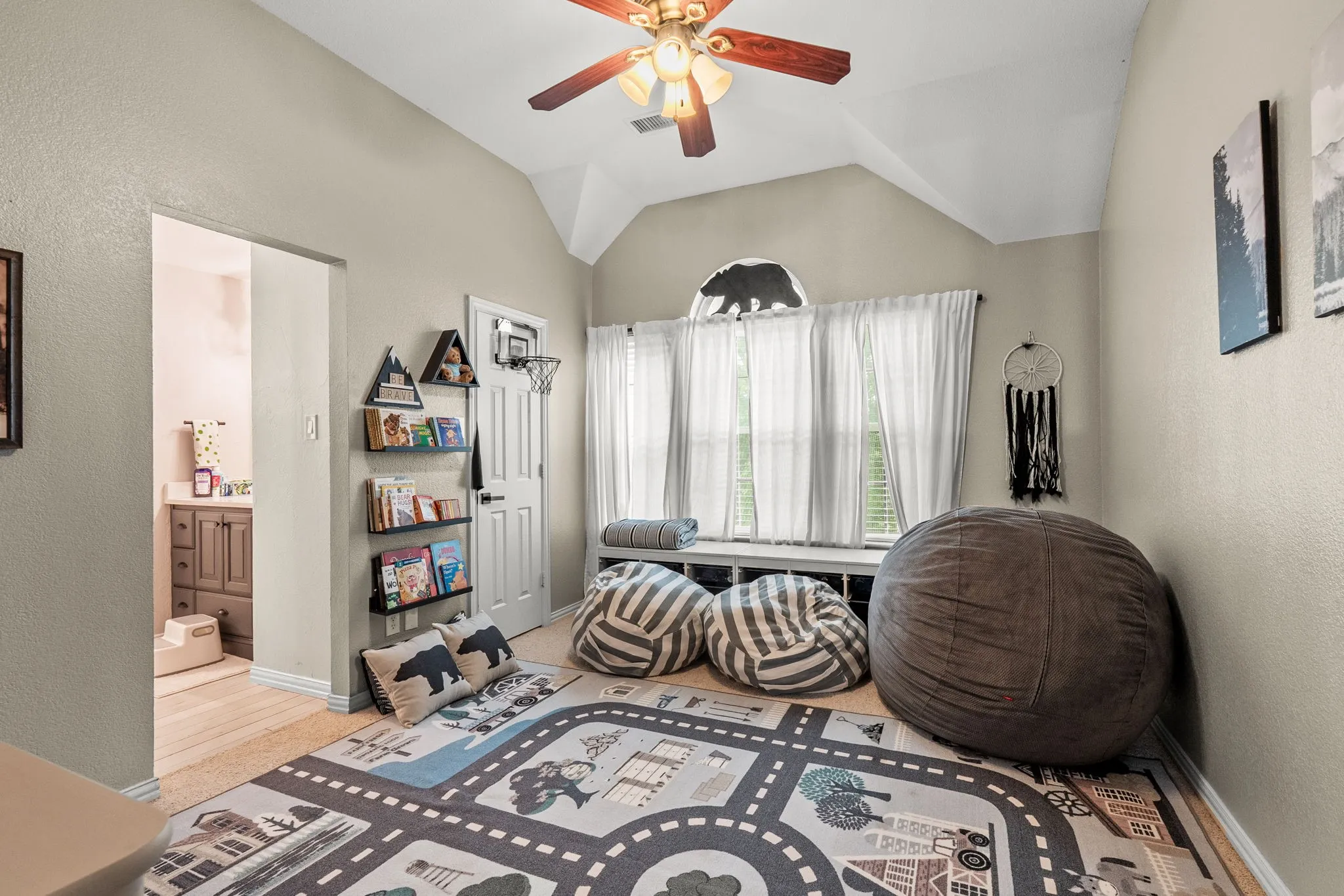 Single Family Residence For Sale in Collin County , 1025 E Ownsby Parkway, Celina, Texas 75009, 4 Bedroom, 4 Bathroom, 3 Garage spaces, 3,487 Sqft, built in 2001, mls#21257999, Real Estate Agent in Celina, Homes For Sale in Collin county, Homes For Sale in Celina, Realtor in Celina Texas, Real Estate Brokerage Independent Realty Texas, Luminita Cordes Realtor