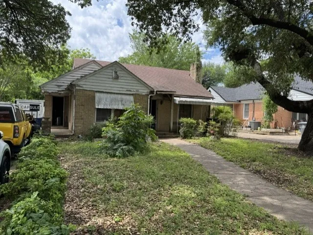 Single Family Residence For Sale in Dallas County , 711 S Montclair Avenue, Dallas, Texas 75208, 2 Bedroom, 1 Bathroom, 1 Garage spaces, 1,014 Sqft, built in 1936, mls#21263854, Real Estate Agent in Dallas, Homes For Sale in Dallas county, Homes For Sale in Dallas, Realtor in Dallas Texas, Real Estate Brokerage Independent Realty Texas, Luminita Cordes Realtor