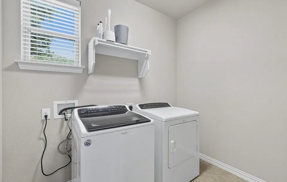 Single Family Residence For Sale in Denton County , 2509 Castle Creek Drive, Little Elm, Texas 75068, 5 Bedroom, 4 Bathroom, 2 Garage spaces, 3,485 Sqft, built in 2014, mls#21259126, Real Estate Agent in Little Elm, Homes For Sale in Denton county, Homes For Sale in Little Elm, Realtor in Little Elm Texas, Real Estate Brokerage Independent Realty Texas, Luminita Cordes Realtor