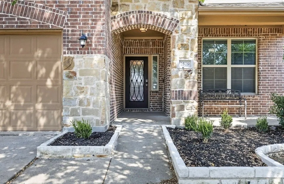 Single Family Residence For Sale in Denton County , 2509 Castle Creek Drive, Little Elm, Texas 75068, 5 Bedroom, 4 Bathroom, 2 Garage spaces, 3,485 Sqft, built in 2014, mls#21259126, Real Estate Agent in Little Elm, Homes For Sale in Denton county, Homes For Sale in Little Elm, Realtor in Little Elm Texas, Real Estate Brokerage Independent Realty Texas, Luminita Cordes Realtor