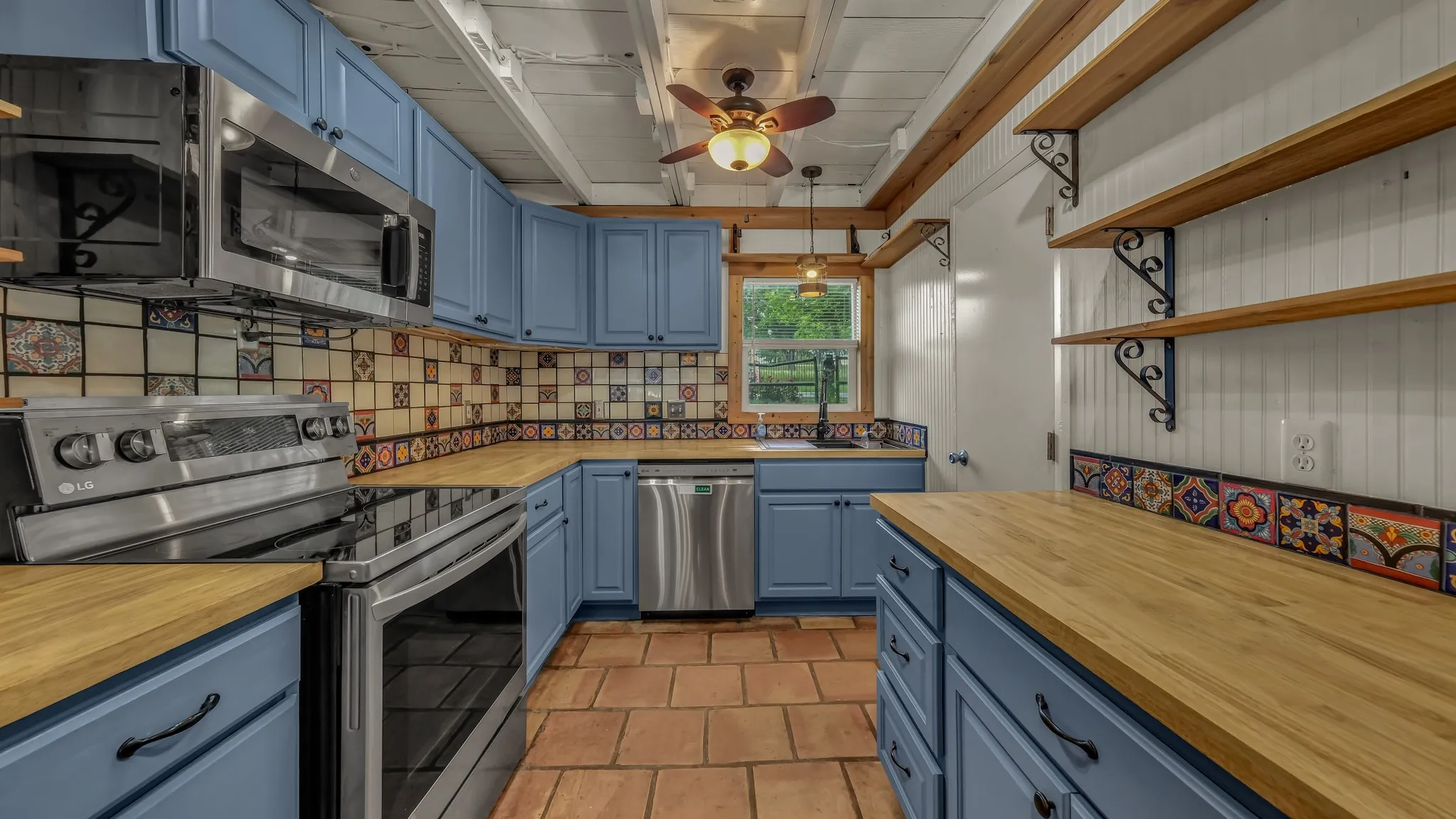 Single Family Residence For Sale in Parker County , 2005 E Lake Drive, Weatherford, Texas 76087, 2 Bedroom, 2 Bathroom, Garage spaces, 1,350 Sqft, built in 0, mls#21264728, Real Estate Agent in Weatherford, Homes For Sale in Parker county, Homes For Sale in Weatherford, Realtor in Weatherford Texas, Real Estate Brokerage Independent Realty Texas, Luminita Cordes Realtor