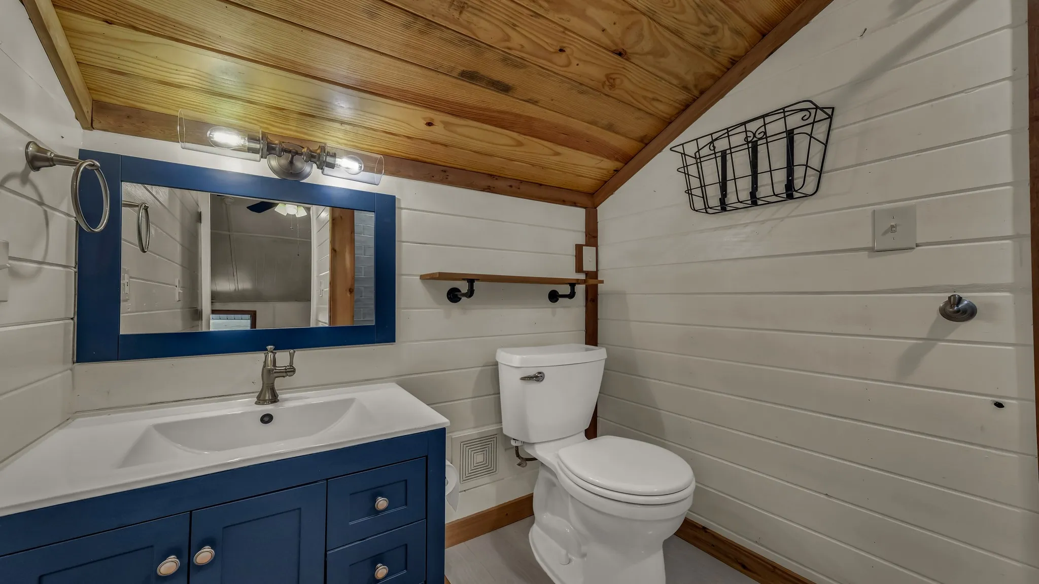 Single Family Residence For Sale in Parker County , 2005 E Lake Drive, Weatherford, Texas 76087, 2 Bedroom, 2 Bathroom, Garage spaces, 1,350 Sqft, built in 0, mls#21264728, Real Estate Agent in Weatherford, Homes For Sale in Parker county, Homes For Sale in Weatherford, Realtor in Weatherford Texas, Real Estate Brokerage Independent Realty Texas, Luminita Cordes Realtor