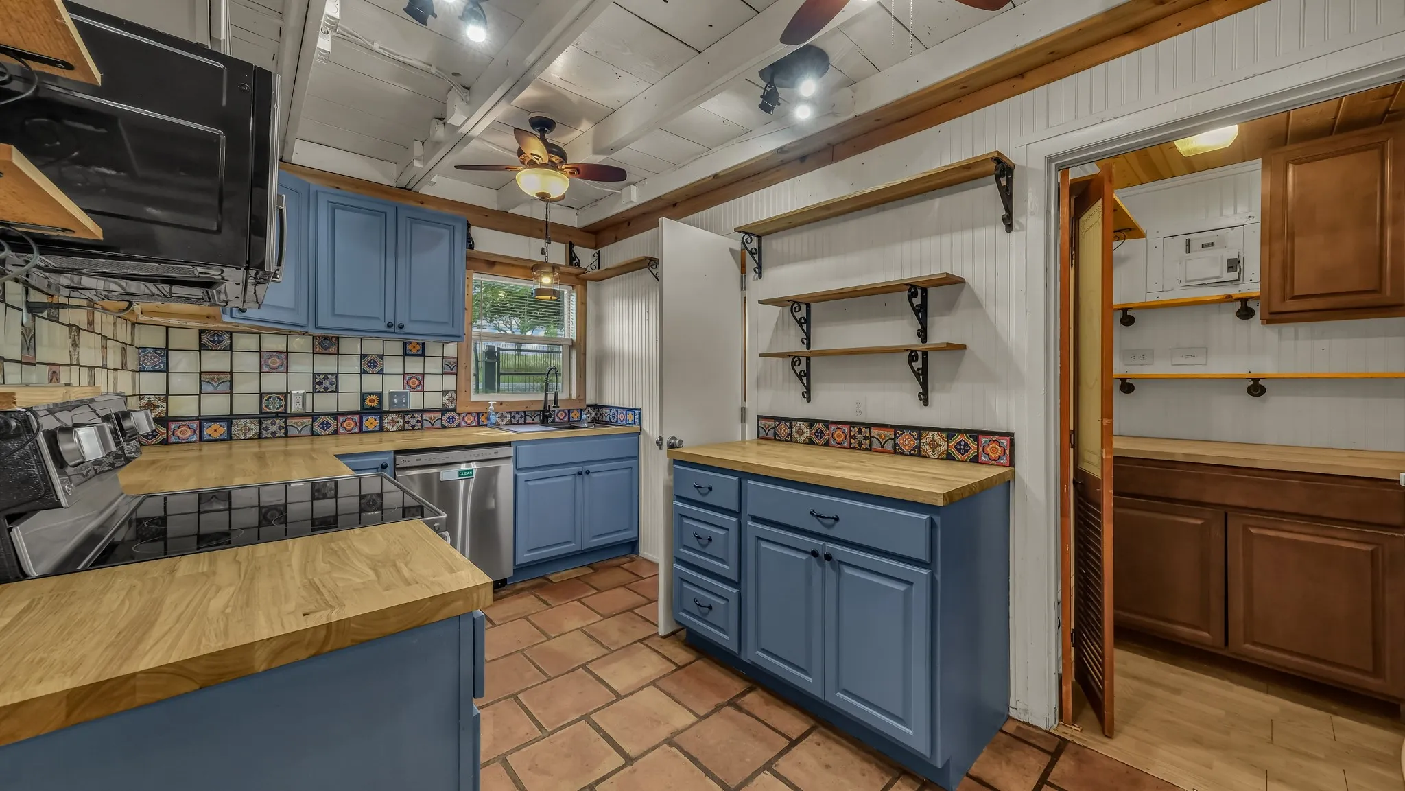 Single Family Residence For Sale in Parker County , 2005 E Lake Drive, Weatherford, Texas 76087, 2 Bedroom, 2 Bathroom, Garage spaces, 1,350 Sqft, built in 0, mls#21264728, Real Estate Agent in Weatherford, Homes For Sale in Parker county, Homes For Sale in Weatherford, Realtor in Weatherford Texas, Real Estate Brokerage Independent Realty Texas, Luminita Cordes Realtor