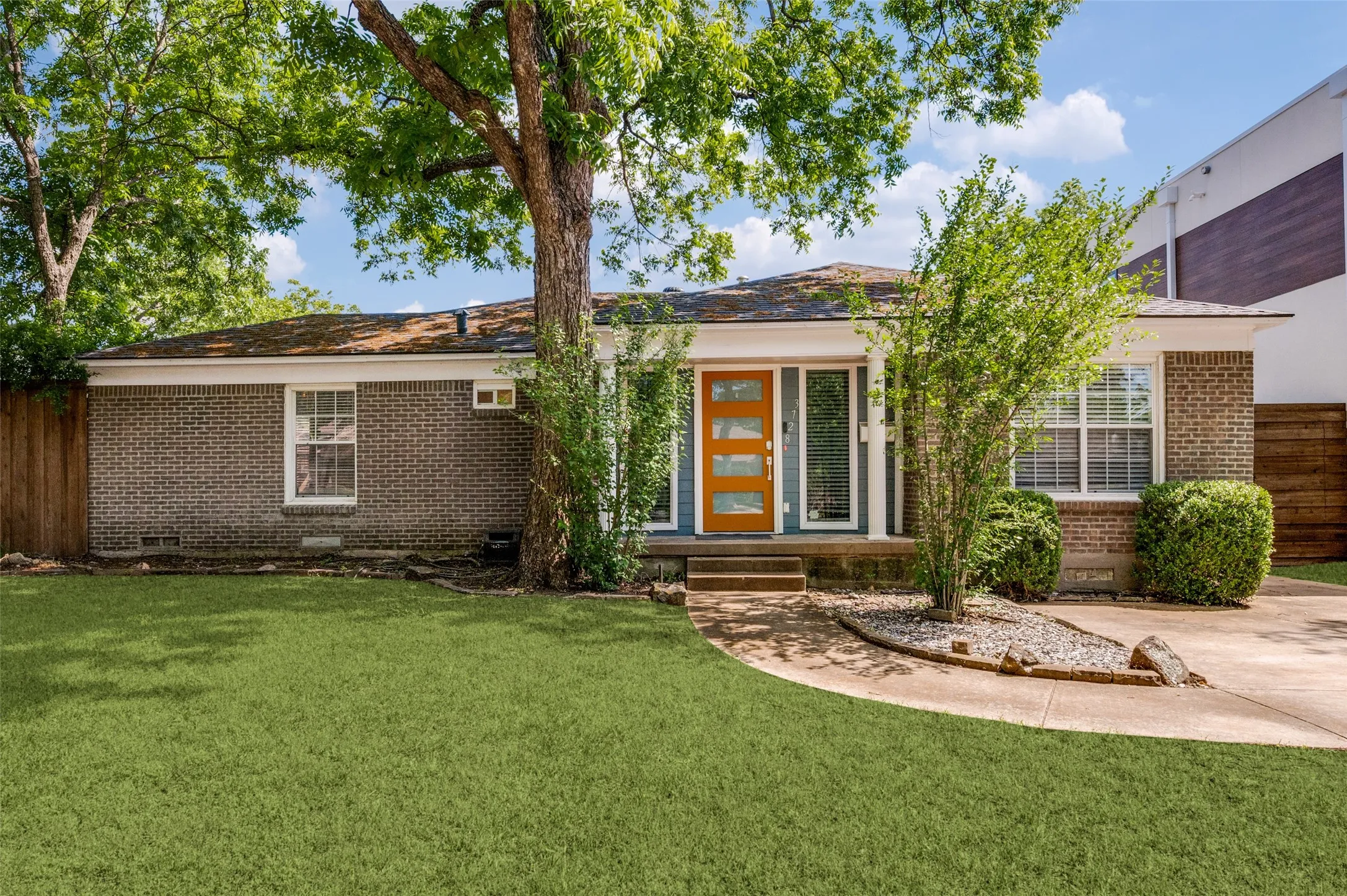 Single Family Residence For Rent in Dallas County , 3728 Park Lane, Dallas, Texas 75220, 3 Bedroom, 3 Bathroom, 2 Garage spaces, 1,689 Sqft, built in 1950, mls#21251729, Real Estate Agent in Dallas, Homes For Rent in Dallas county, Homes For Rent in Dallas, Realtor in Dallas Texas, Real Estate Brokerage Independent Realty Texas, Luminita Cordes Realtor