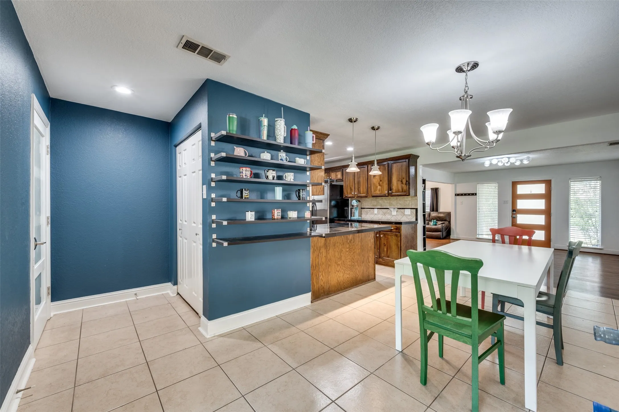 Single Family Residence For Rent in Dallas County , 3728 Park Lane, Dallas, Texas 75220, 3 Bedroom, 3 Bathroom, 2 Garage spaces, 1,689 Sqft, built in 1950, mls#21251729, Real Estate Agent in Dallas, Homes For Rent in Dallas county, Homes For Rent in Dallas, Realtor in Dallas Texas, Real Estate Brokerage Independent Realty Texas, Luminita Cordes Realtor