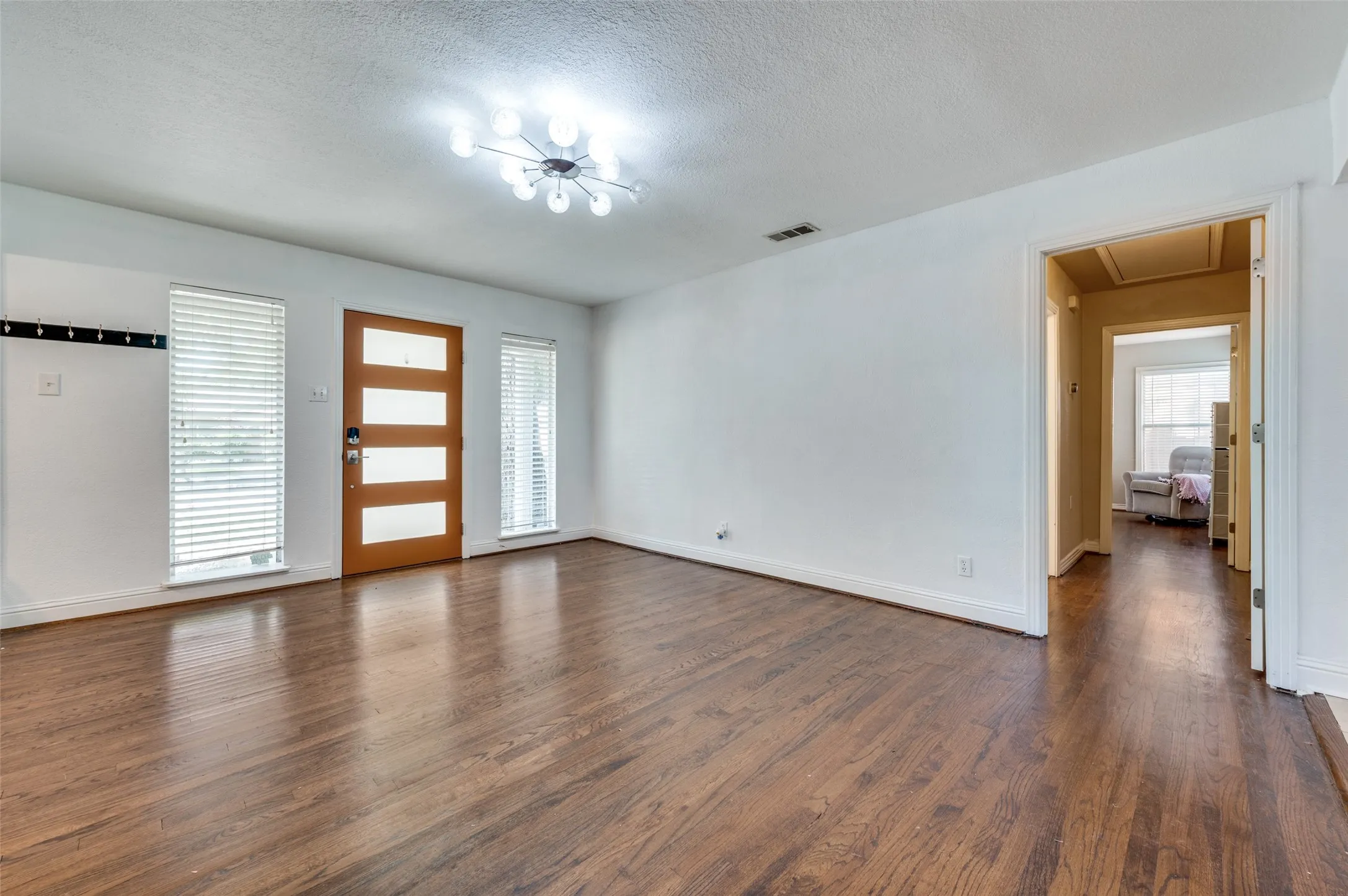 Single Family Residence For Rent in Dallas County , 3728 Park Lane, Dallas, Texas 75220, 3 Bedroom, 3 Bathroom, 2 Garage spaces, 1,689 Sqft, built in 1950, mls#21251729, Real Estate Agent in Dallas, Homes For Rent in Dallas county, Homes For Rent in Dallas, Realtor in Dallas Texas, Real Estate Brokerage Independent Realty Texas, Luminita Cordes Realtor