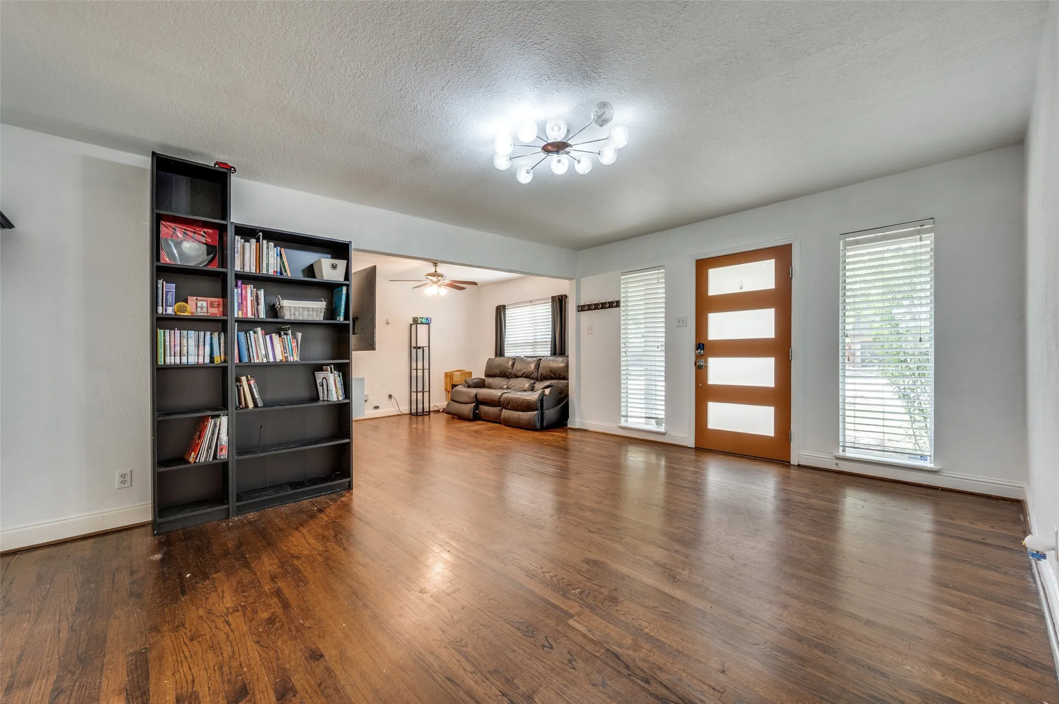 Single Family Residence For Rent in Dallas County , 3728 Park Lane, Dallas, Texas 75220, 3 Bedroom, 3 Bathroom, 2 Garage spaces, 1,689 Sqft, built in 1950, mls#21251729, Real Estate Agent in Dallas, Homes For Rent in Dallas county, Homes For Rent in Dallas, Realtor in Dallas Texas, Real Estate Brokerage Independent Realty Texas, Luminita Cordes Realtor